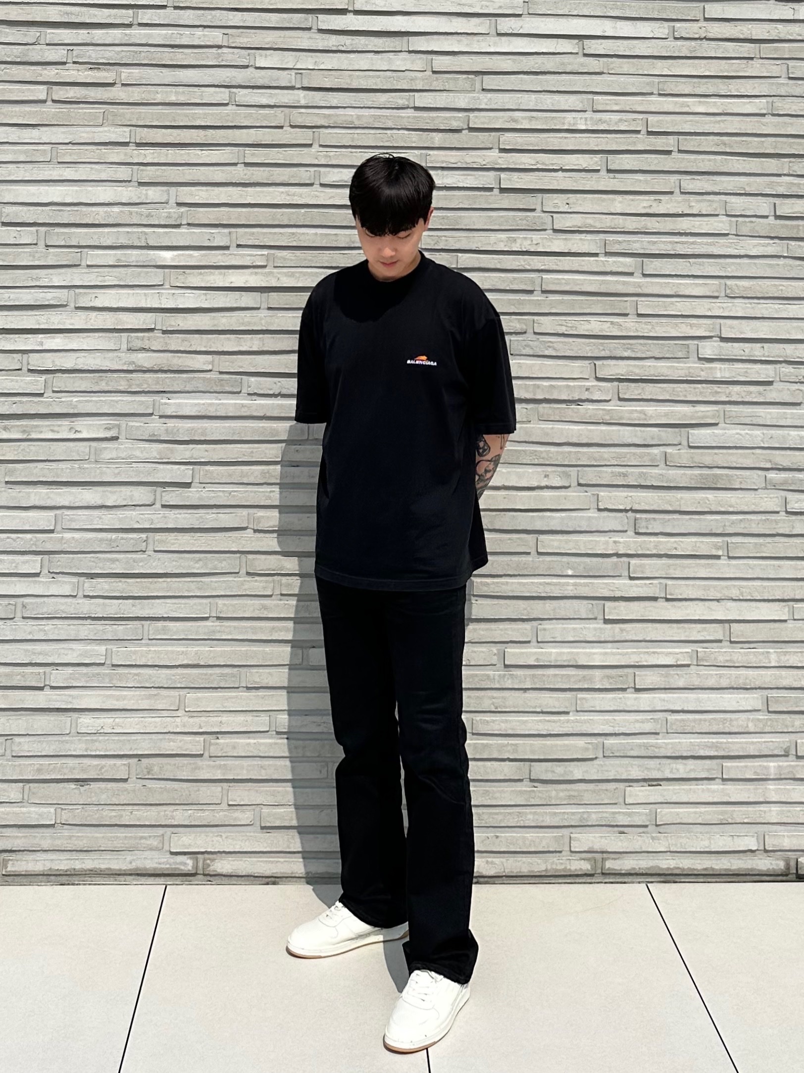 Balenciaga Year of the Tiger Medium Fit T-Shirt Black 착용 스타일 - 1