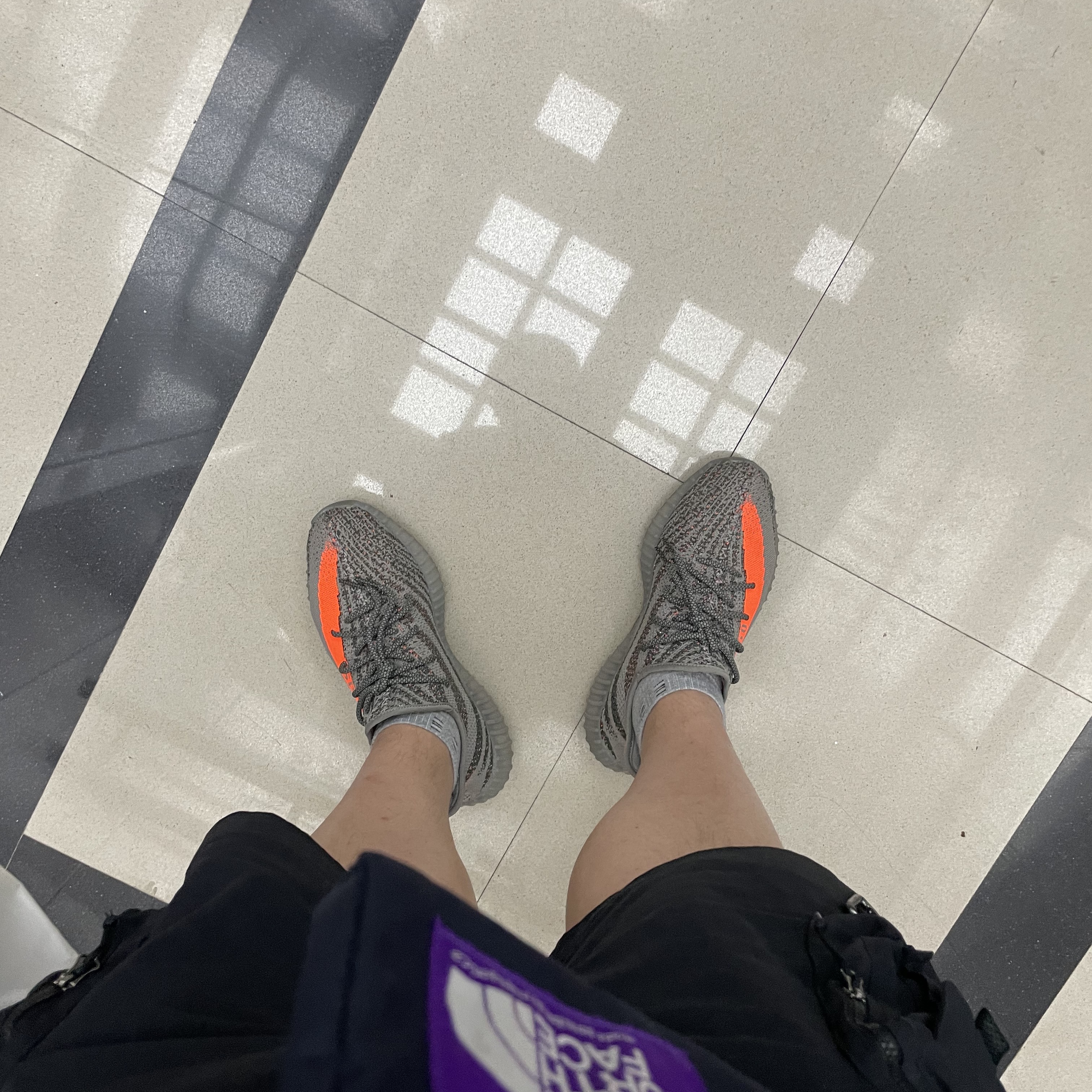 Adidas Yeezy Boost 350 V2 Beluga - Reflective 착용 스타일