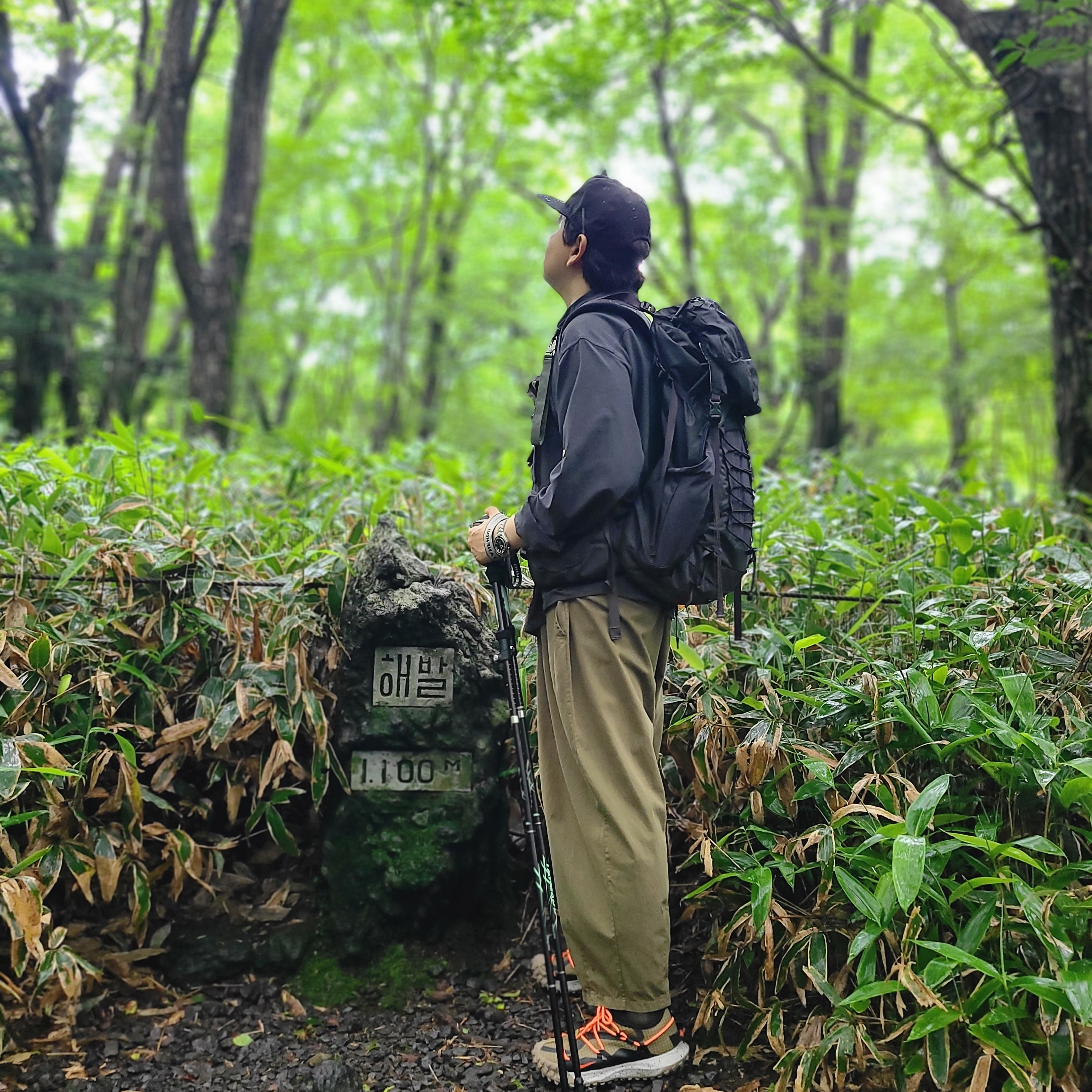 Nike ACG Dri-Fit UV Devastation Trail Shirt Dark Smoke Grey - Asia, Nike ACG Mountain Fly Low Gore-Tex SE Hazel Rush 착용 스타일 - 1