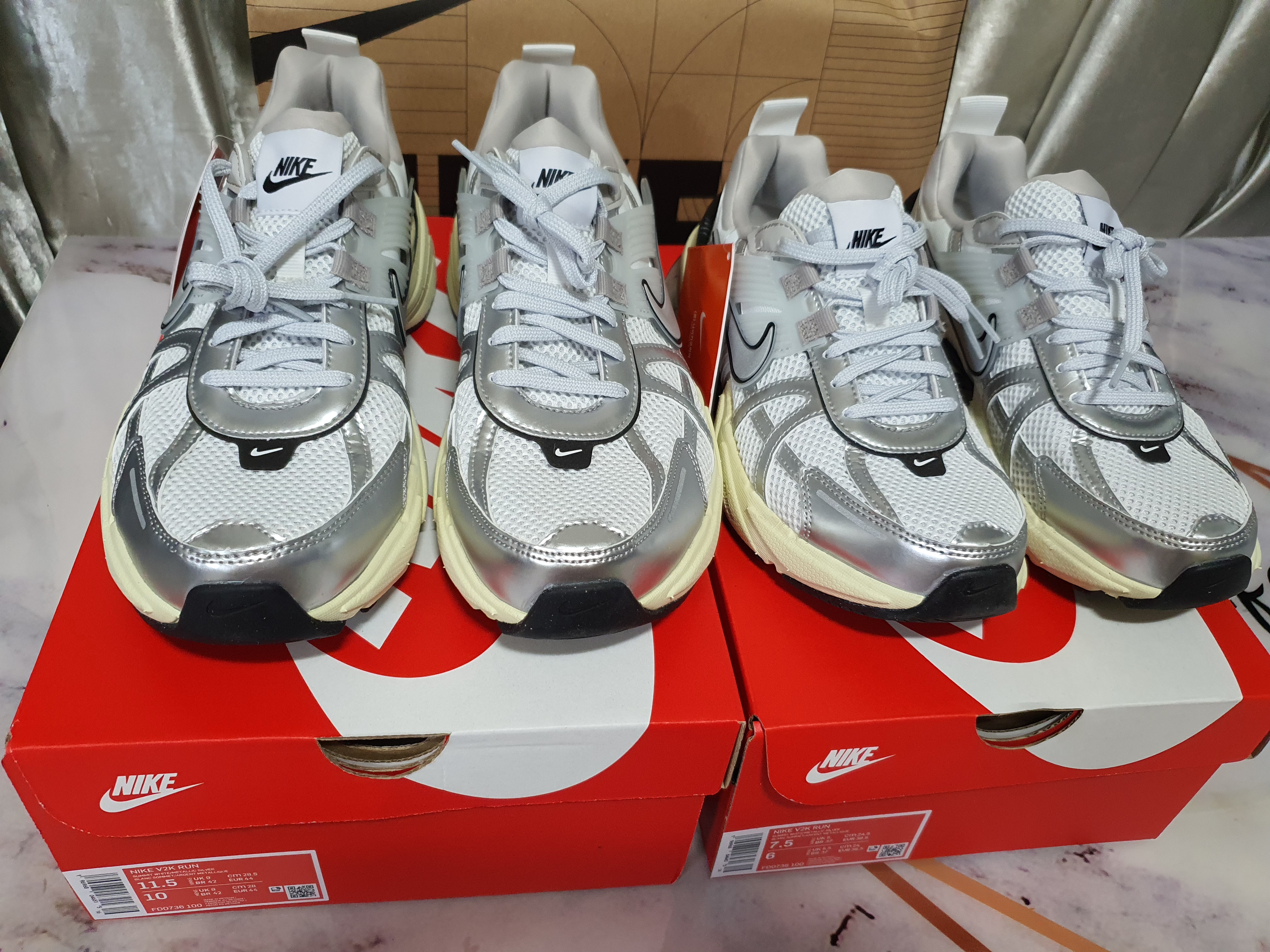 Nike V2K Run Summit White Metallic Silver 착용 스타일 - 1