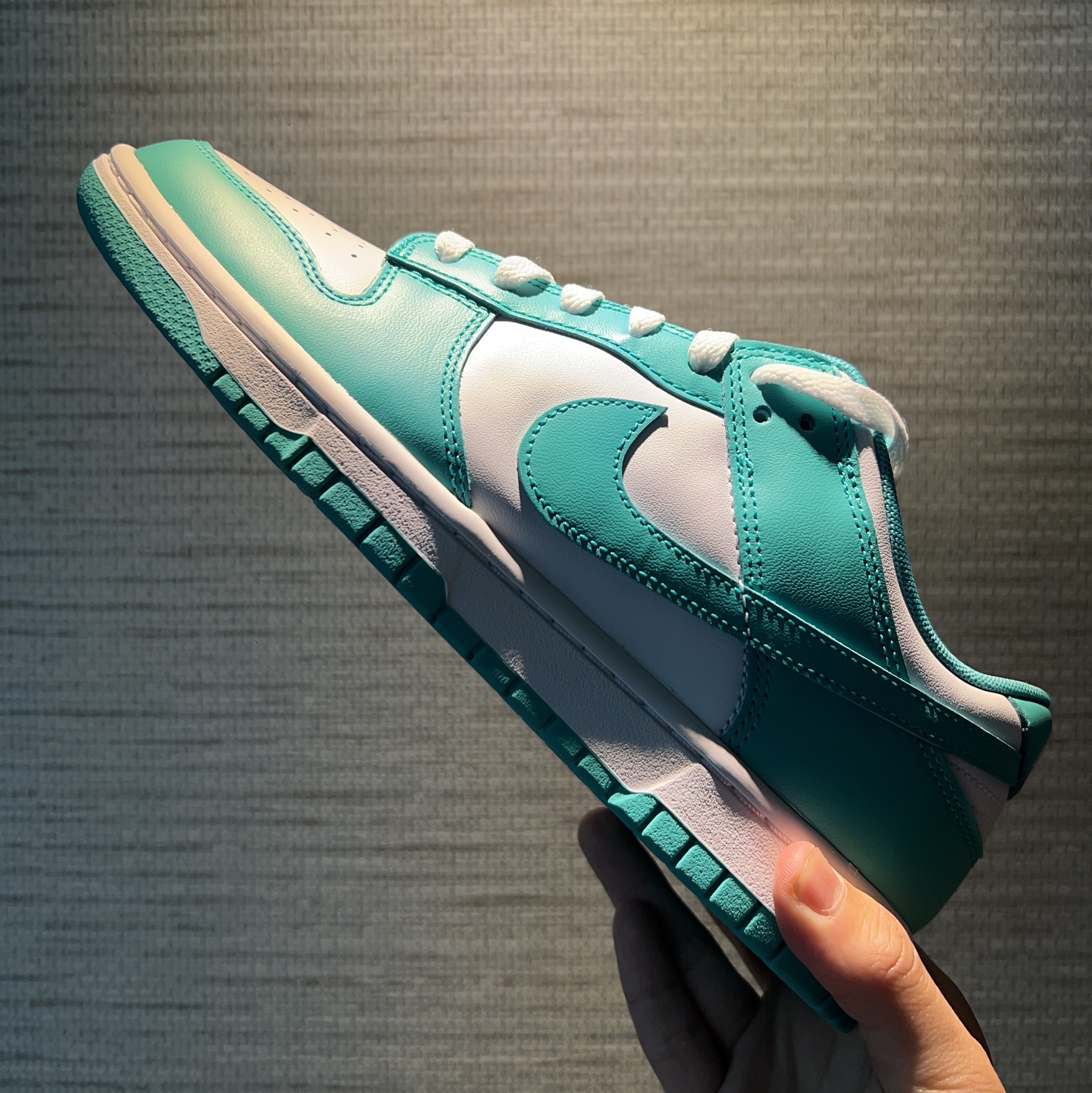 Nike Dunk Low White Clear Jade 착용 스타일