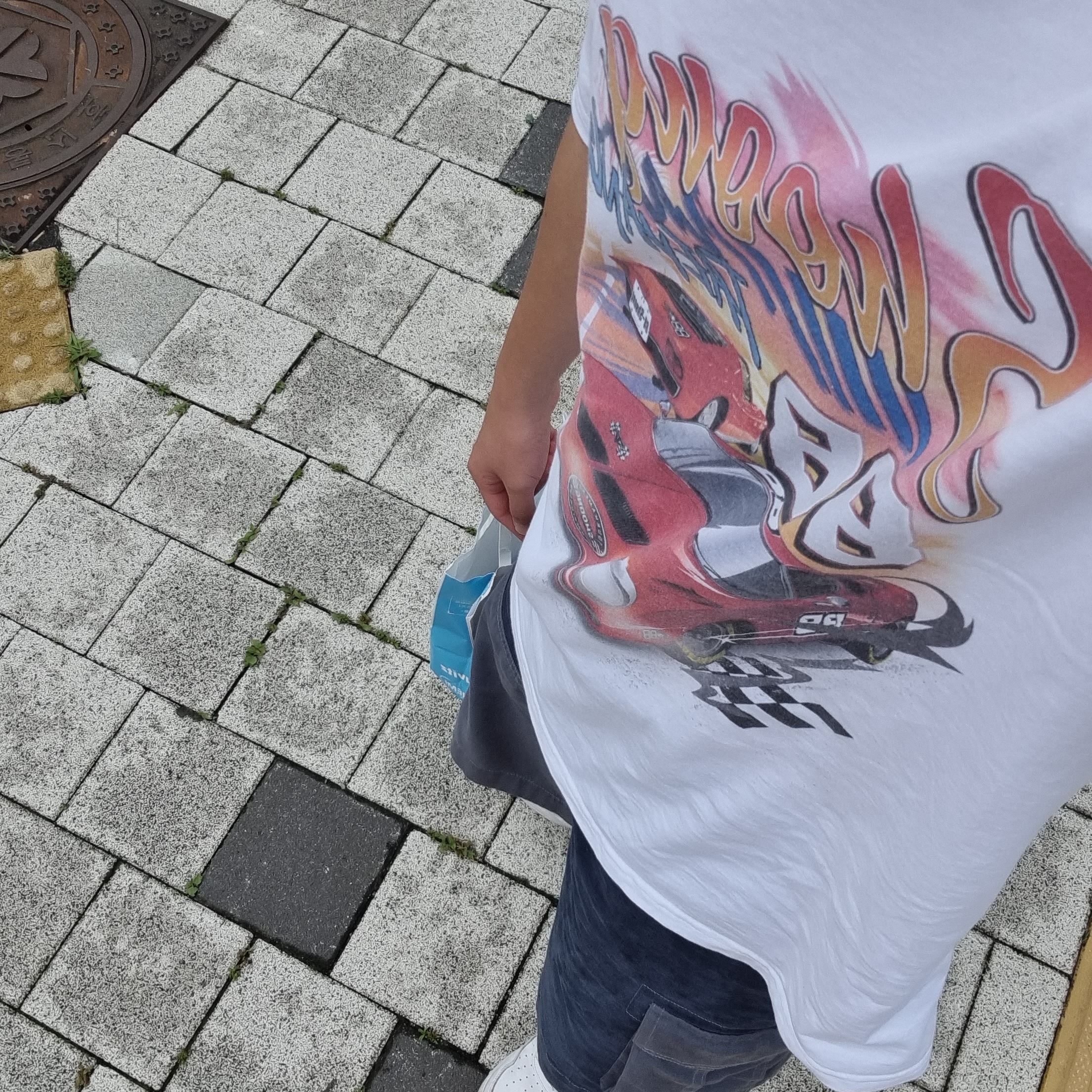 TAEYANG Shoong! Daytona Tee White 착용 스타일