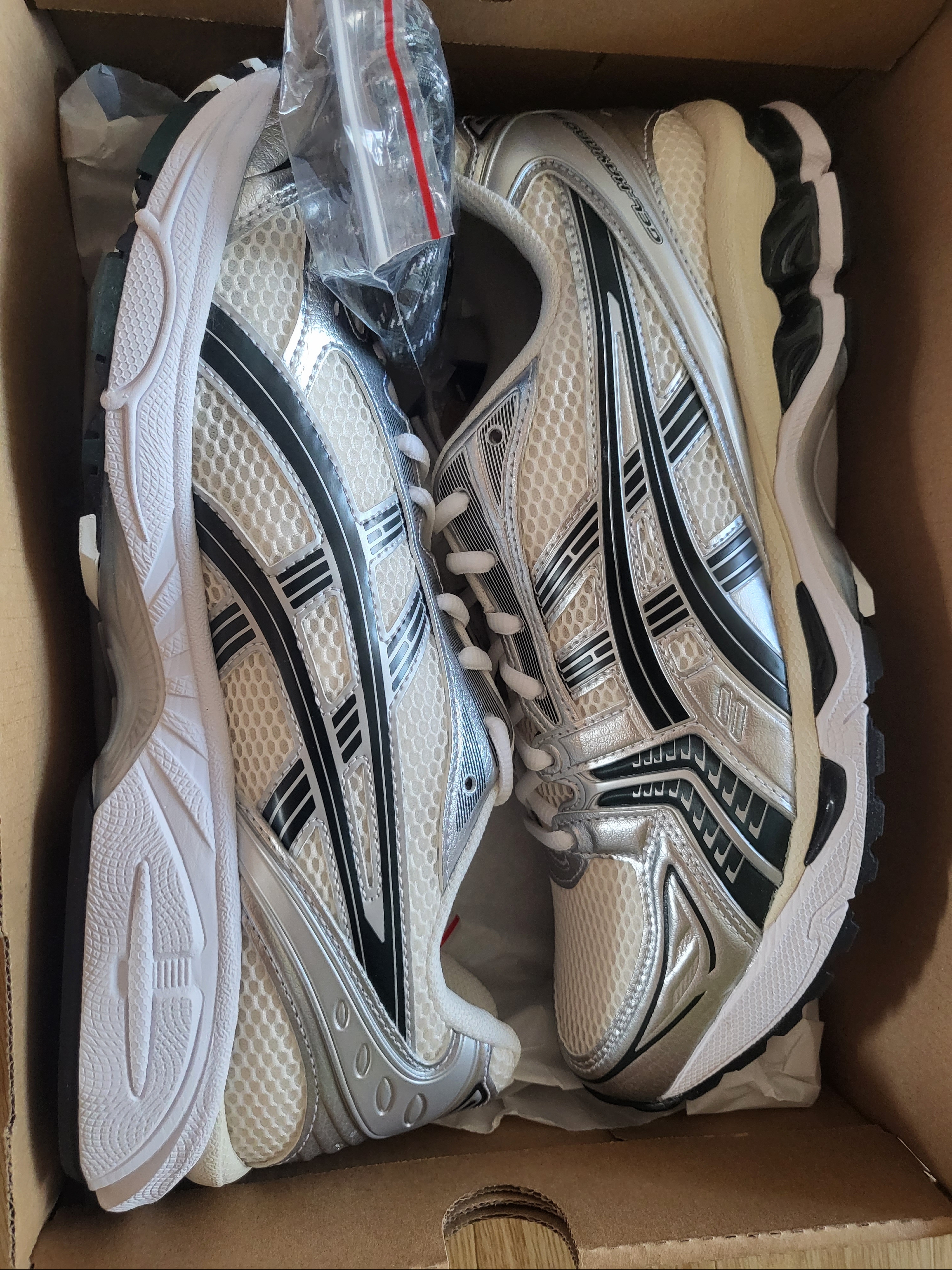 Asics x Kith Gel-Kayano 14 Cream Scarab 착용 스타일