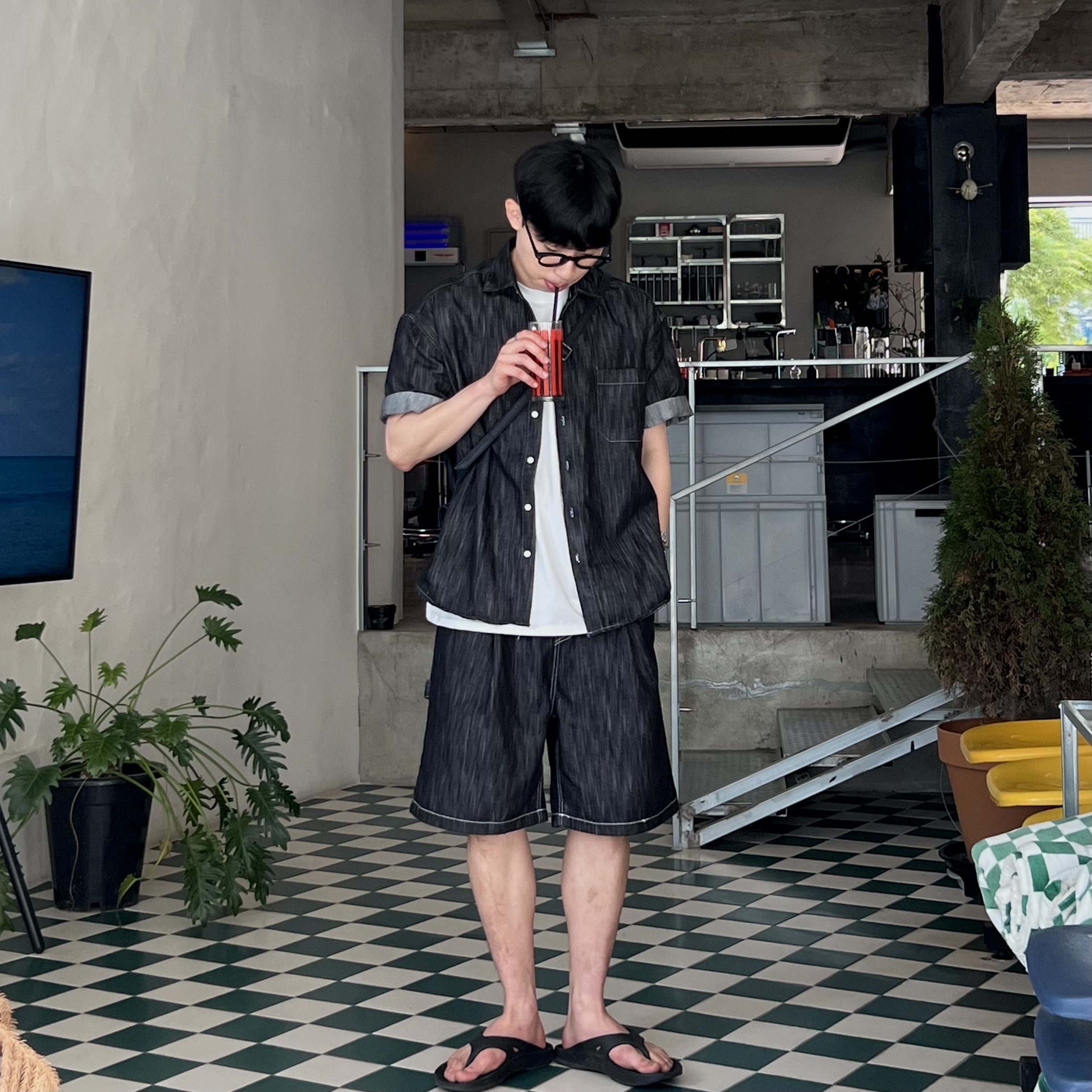Oofos OOriginal Black 착용 스타일 - 3