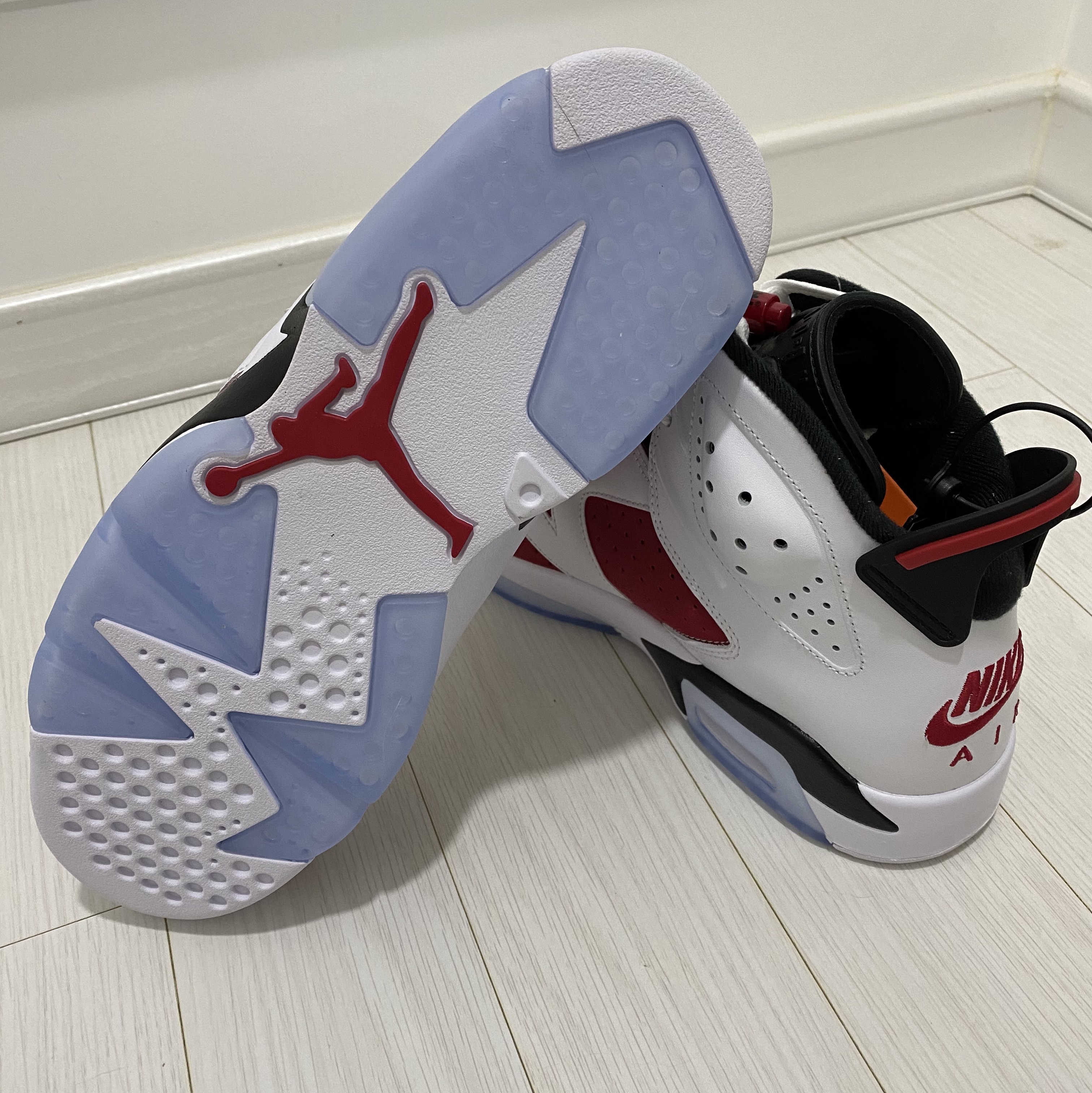 Jordan 6 Retro Carmine 2021 착용 스타일 - 4