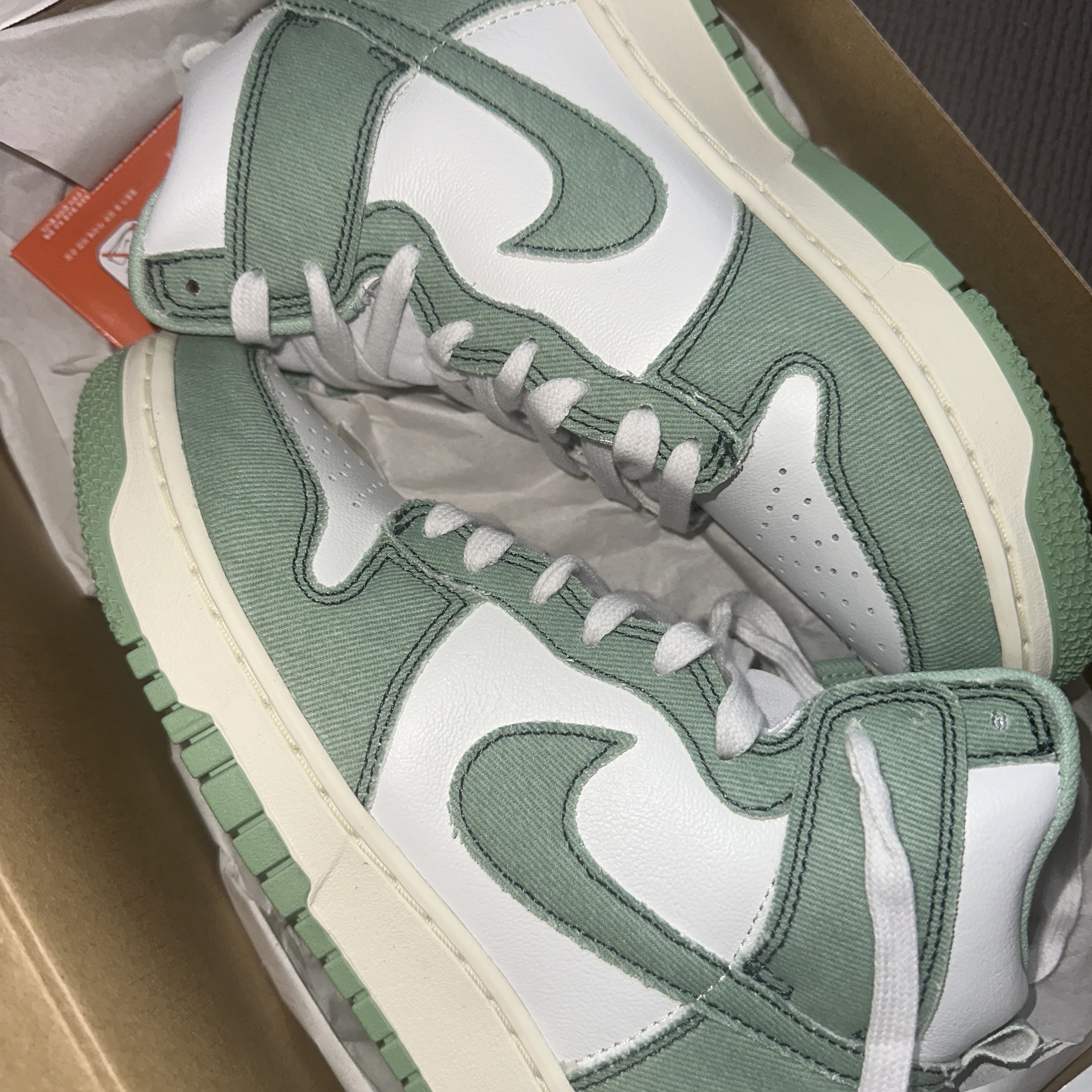 (W) Nike Dunk High 1985 Enamel Green 착용 스타일 - 3