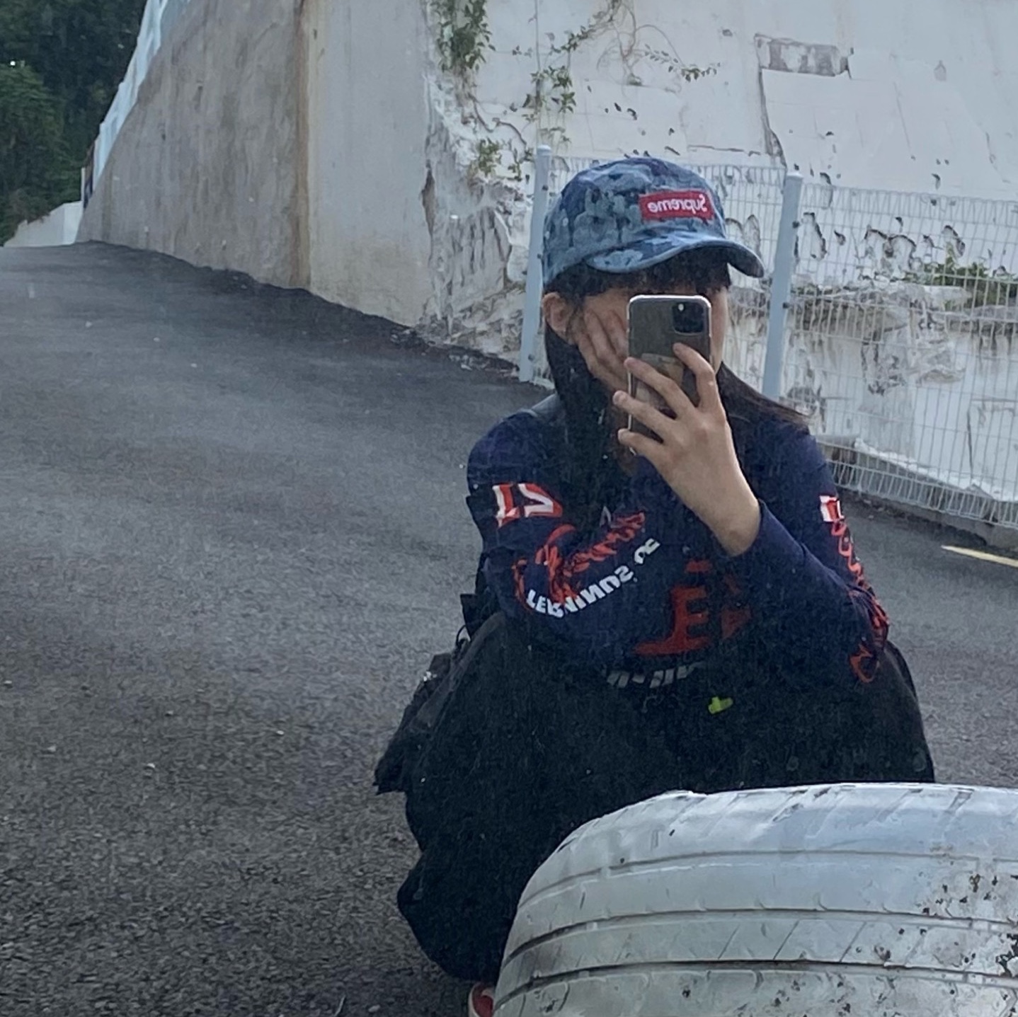 Supreme Flames Jacquard Denim Camp Cap Washed Indigo - 23SS, Stussy Tour T-Shirt White 착용 스타일 - 2