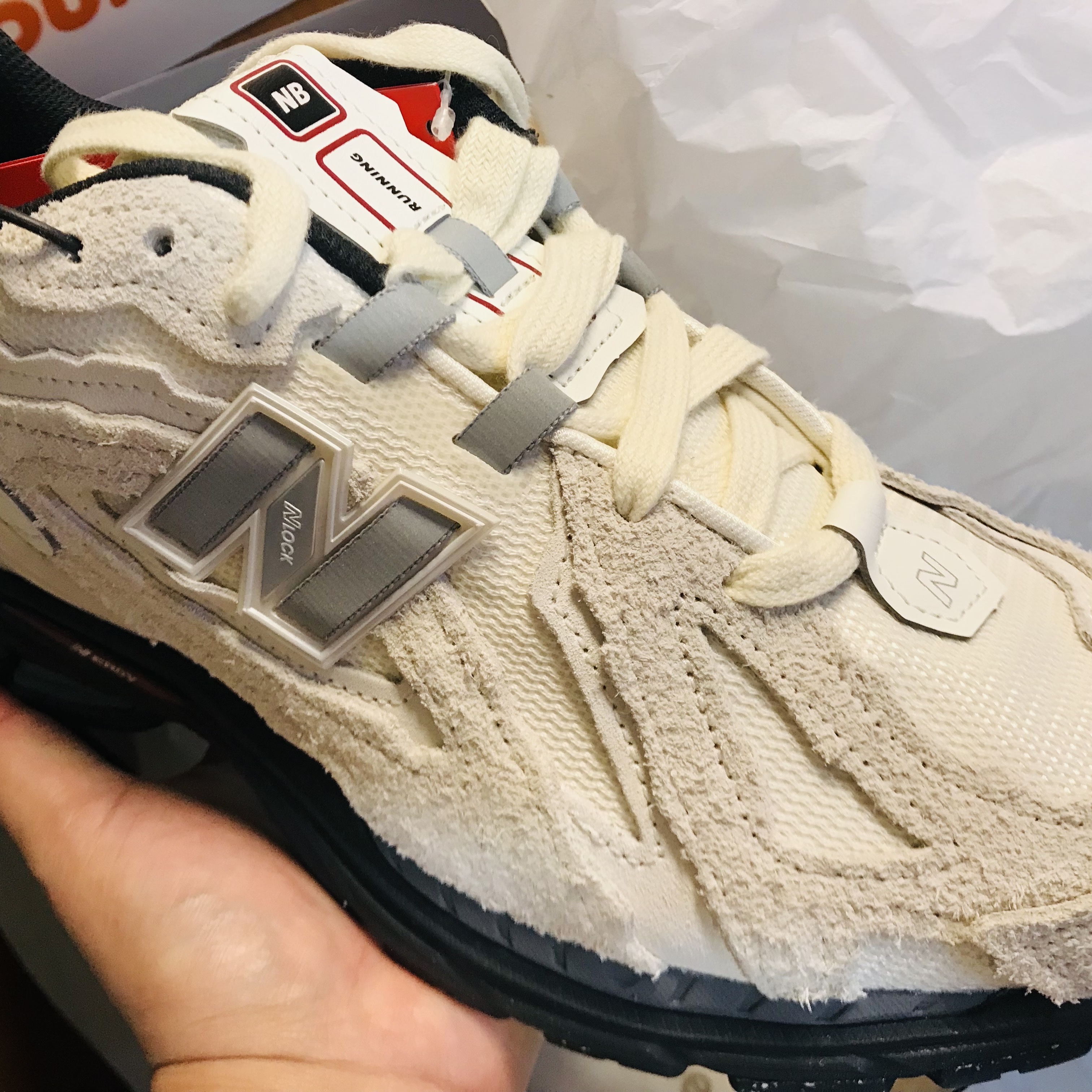 New Balance 1906D Protection Pack Beige 착용 스타일