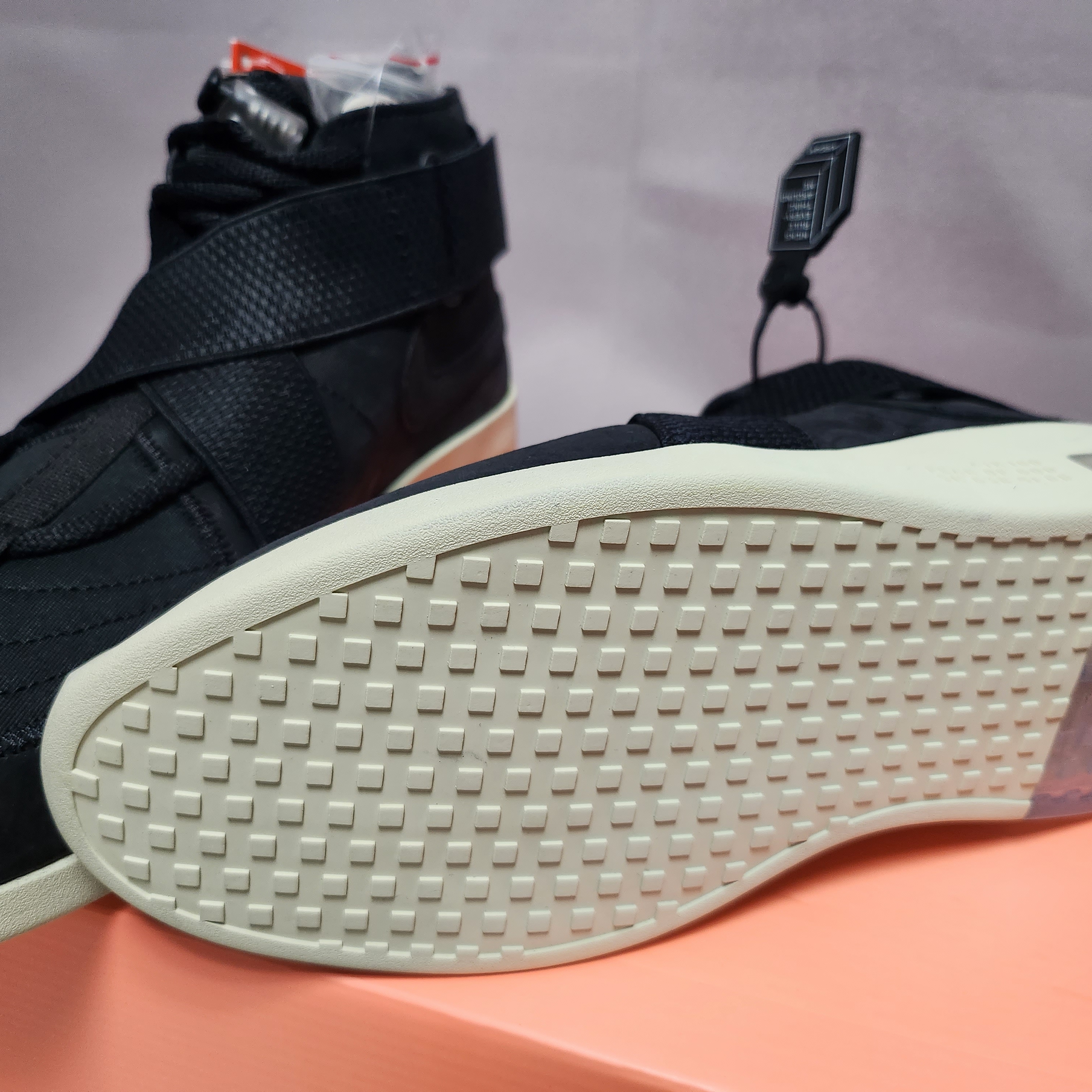 Nike x Fear of God Air Fear of God Raid Black 착용 스타일 - 2