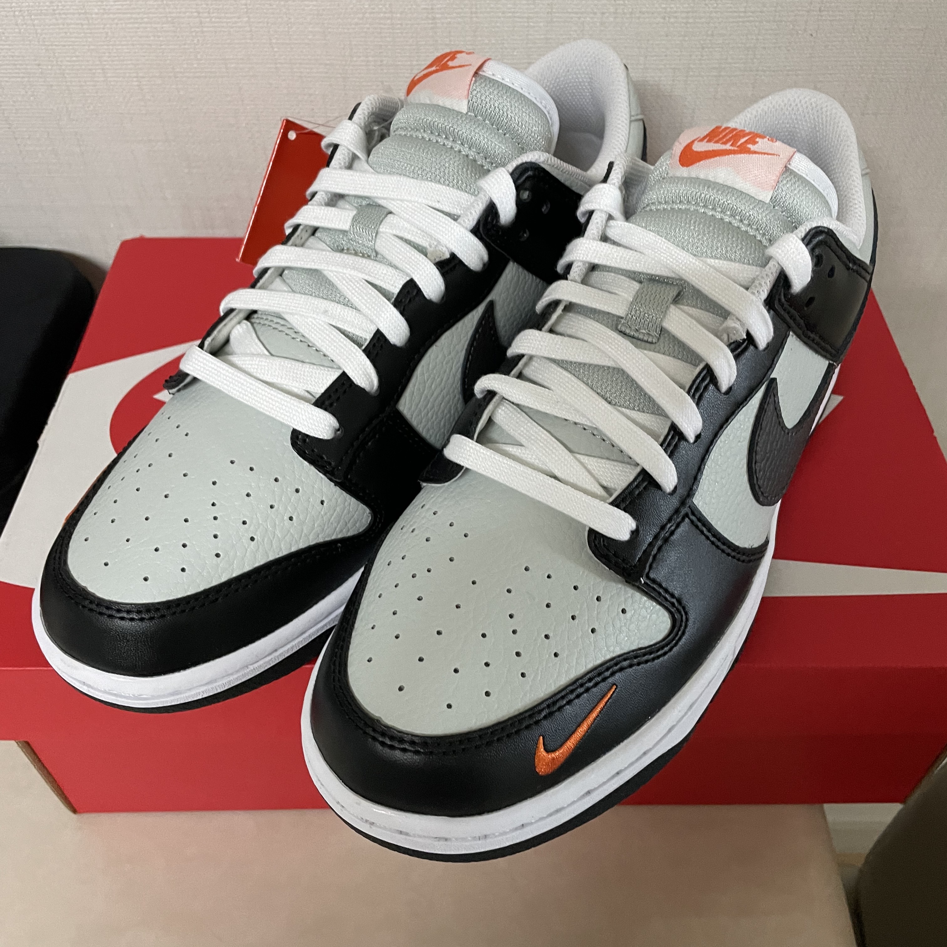 Nike Dunk Low Black Orange 착용 스타일 - 4