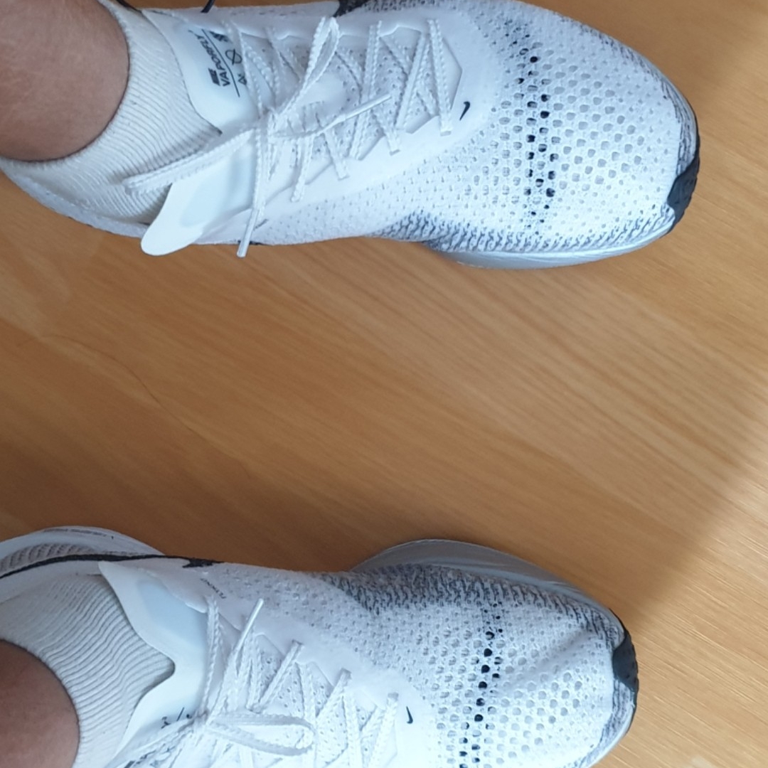 Nike ZoomX Vaporfly Next% 3 White Grey 착용 스타일 - 1