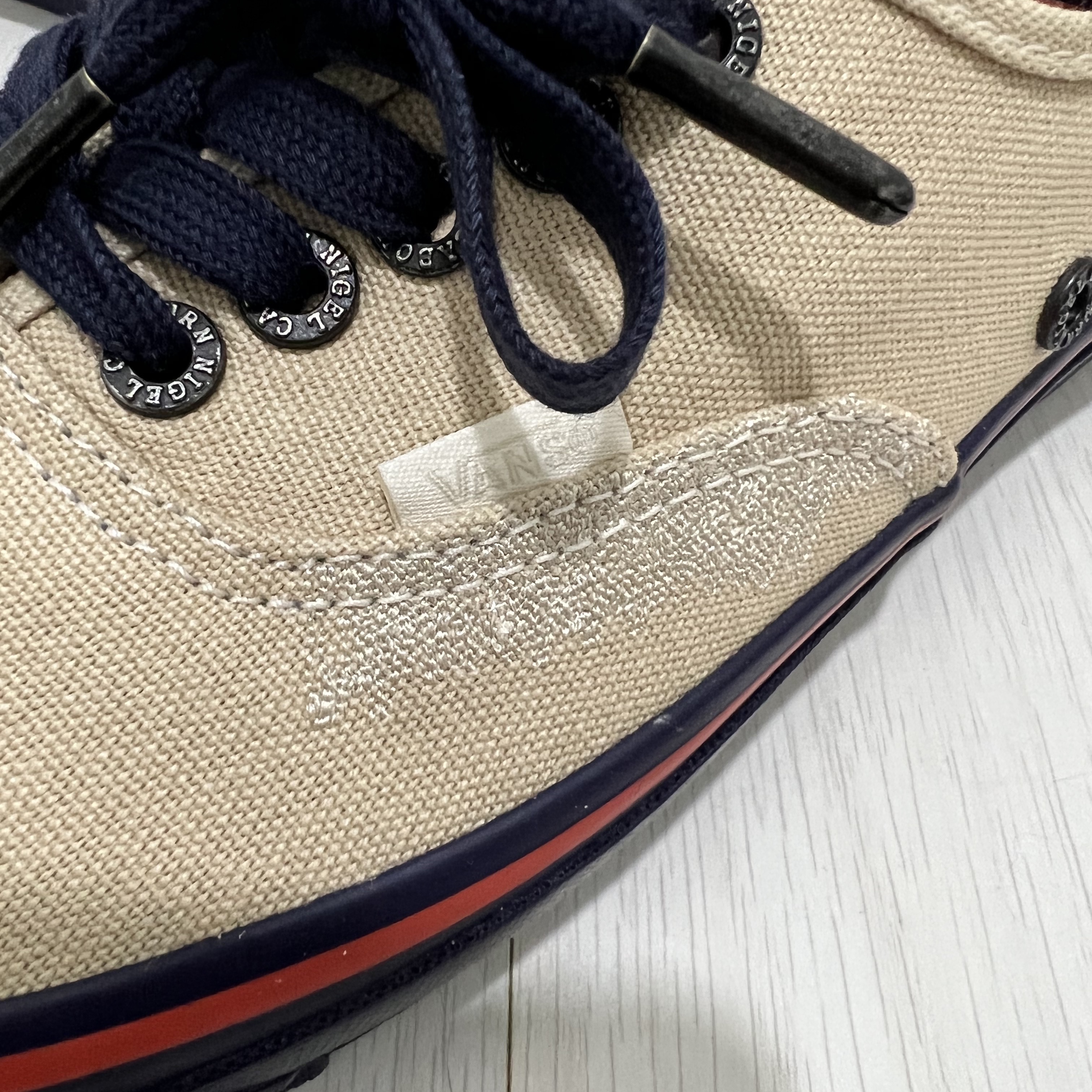 Vans Vault x Nigel Cabourn OG Authentic LX Worn White Navy 착용 스타일 - 3