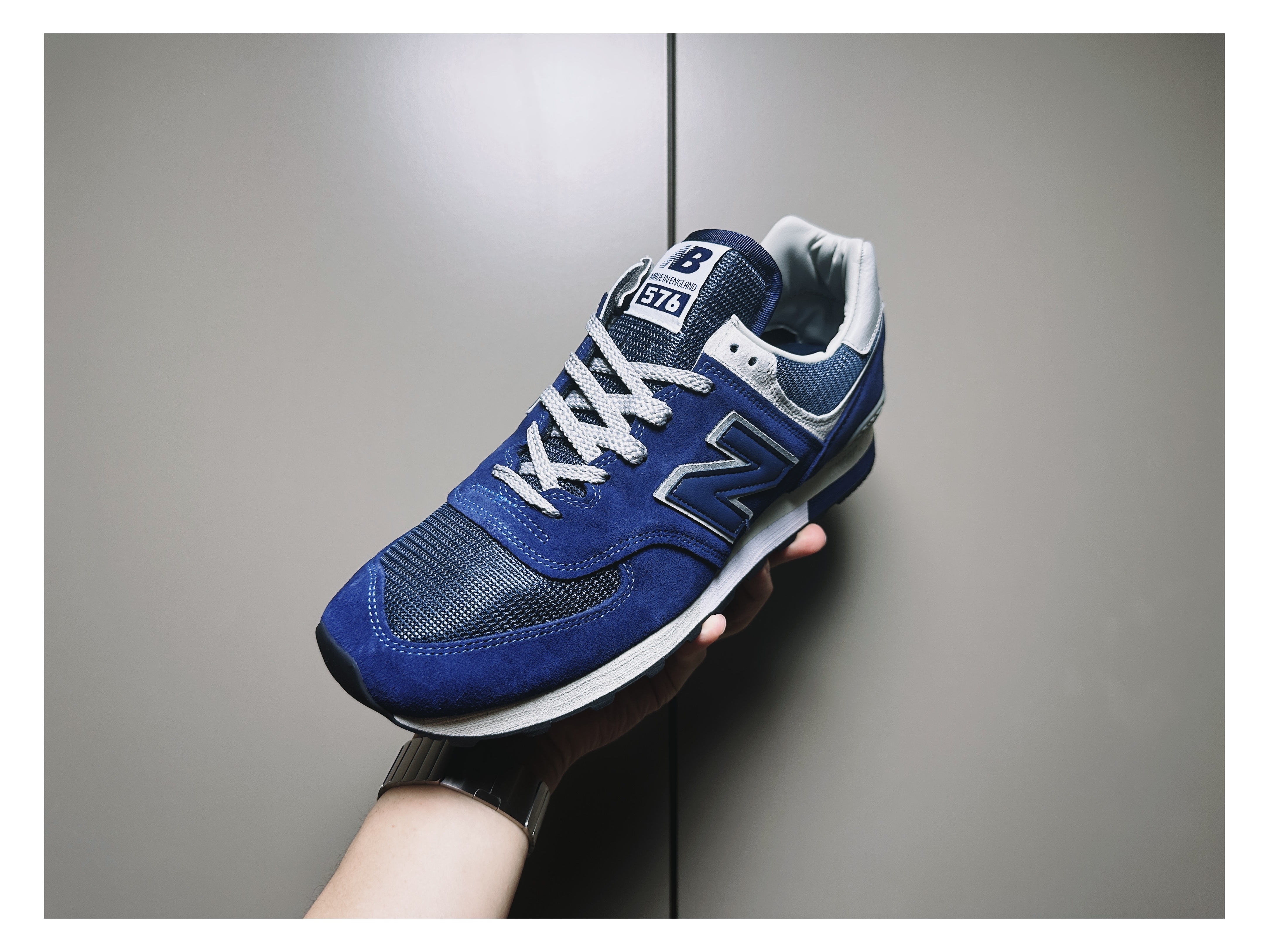 New Balance 576 Navy 착용 스타일 - 2