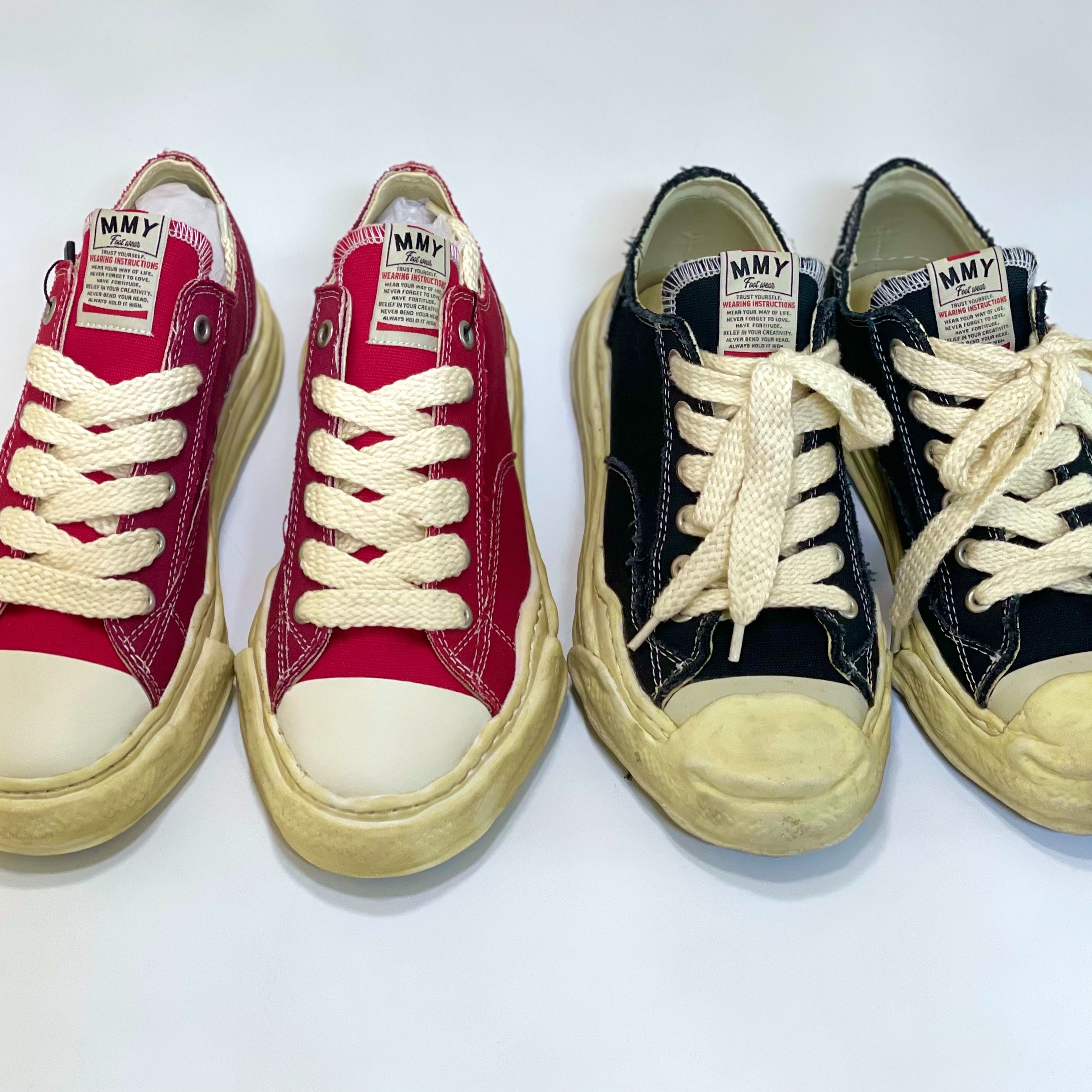 Maison Mihara Yasuhiro Peterson OG Sole OD Canvas Low-top Sneakers Red, Maison Mihara Yasuhiro Hank OG Sole OD Canvas Low-top Sneakers Black 착용 스타일 - 2