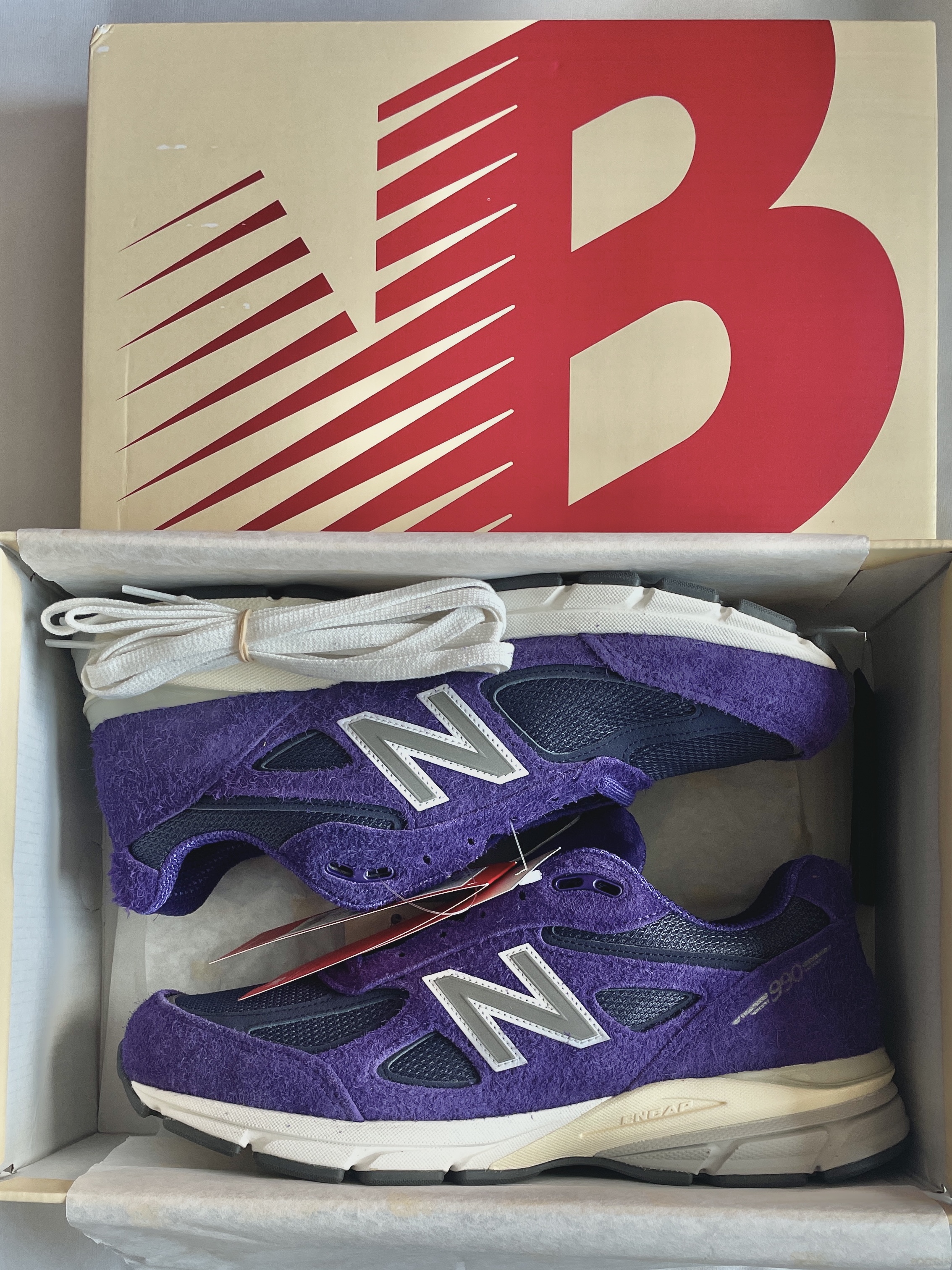 New Balance 990v4 Made in USA Purple Suede 착용 스타일