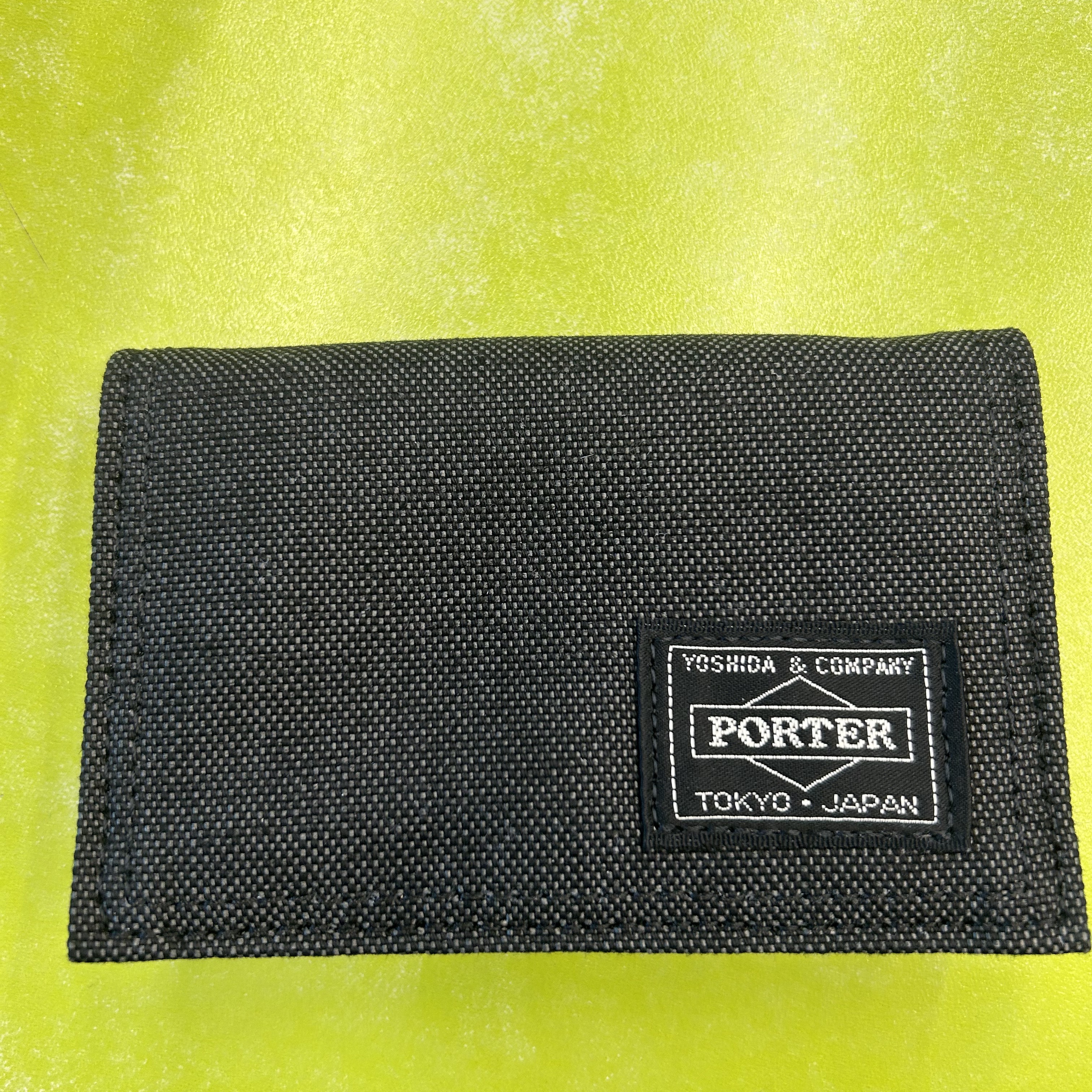 Porter Smoky Card Case Black 착용 스타일 - 1