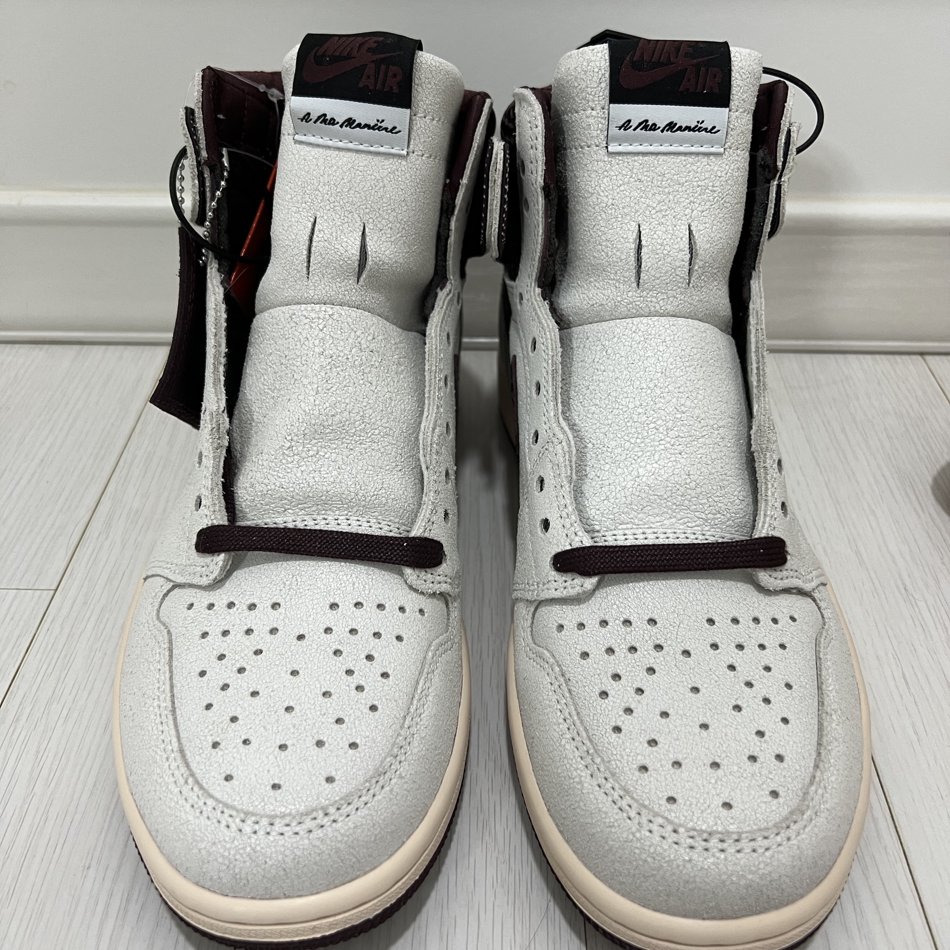 Jordan 1 x A Ma Maniere Retro High OG SP Sail and Burgundy 착용 스타일 - 2