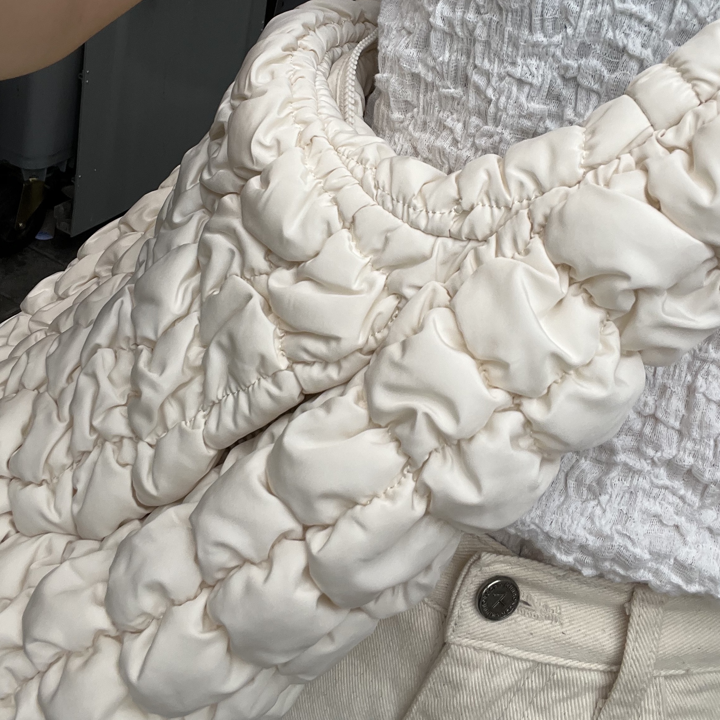 COS Quilted Oversized Shoulder Bag Off White Light Beige 착용 스타일