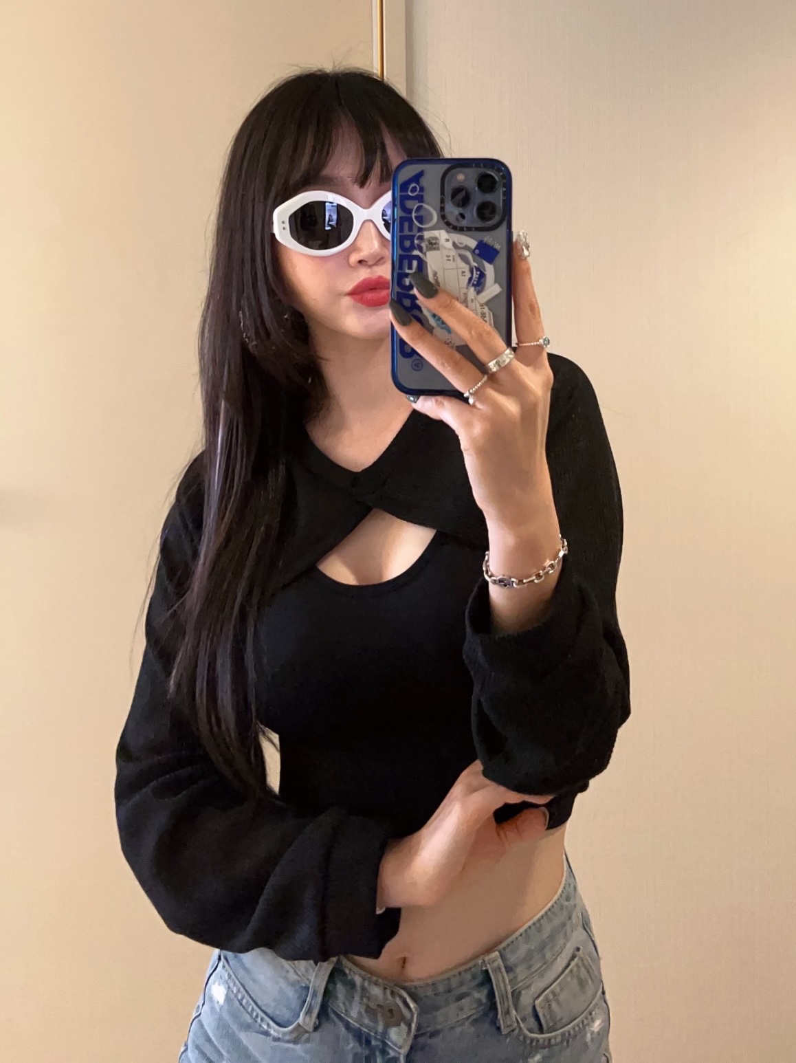 Supreme Nomi Sunglasses White - 23SS, Casetify x Ader Error iPhone Sticker Magsafe Case Clear 착용 스타일 - 2