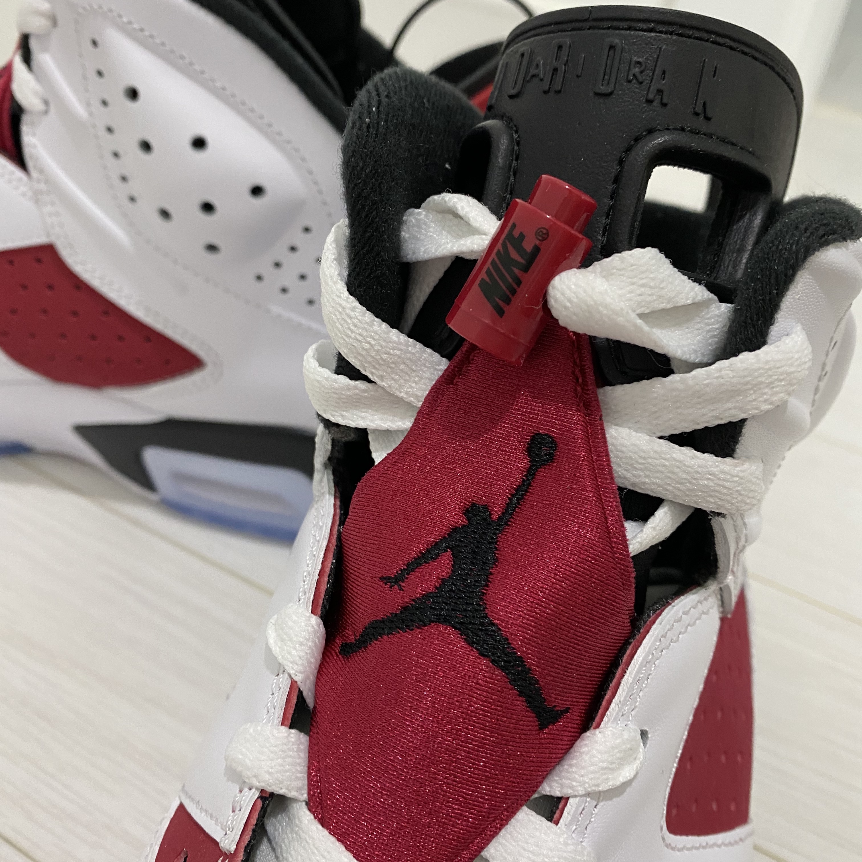 Jordan 6 Retro Carmine 2021 착용 스타일 - 5
