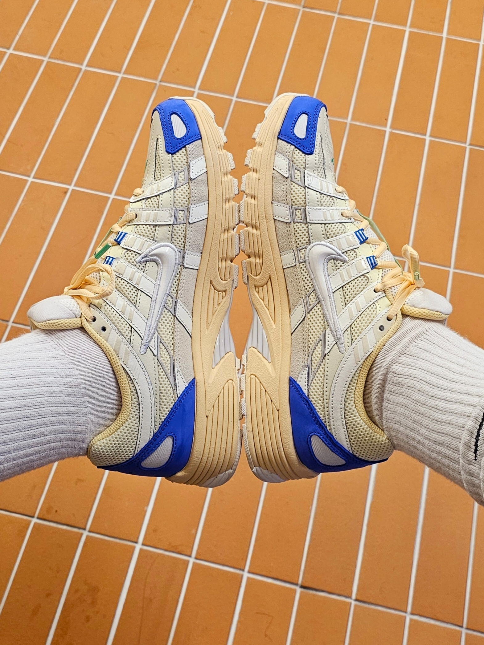 Nike P-6000 Coconut Milk Medium Blue 착용 스타일 - 2
