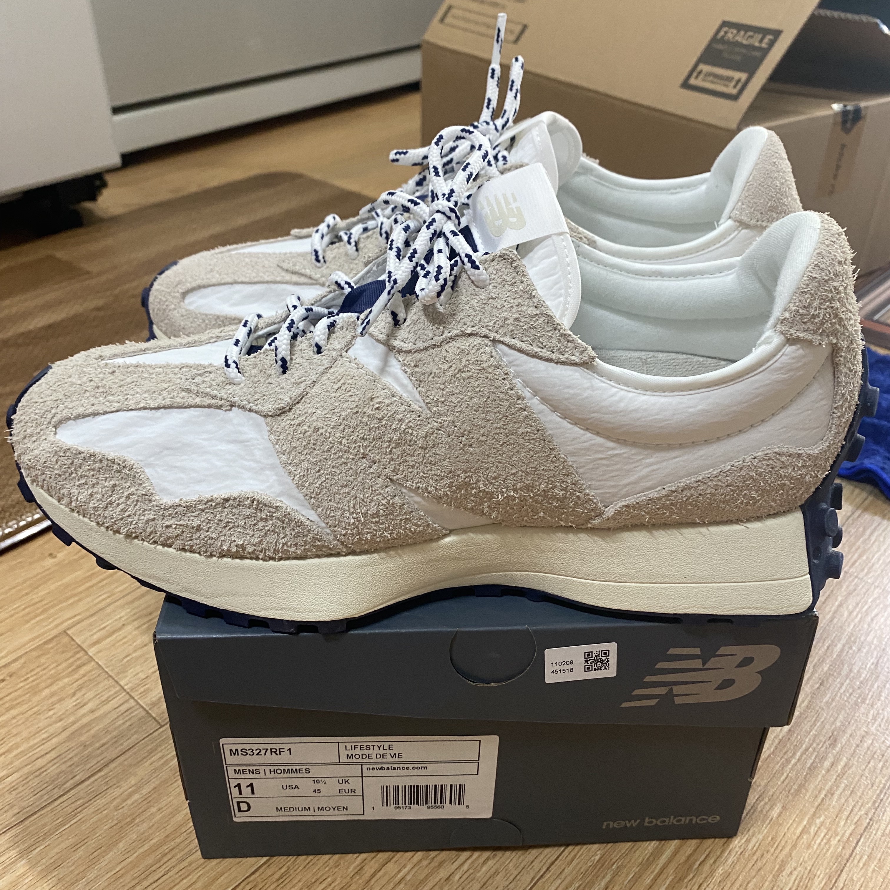 New Balance 327 Moonbeam White 착용 스타일