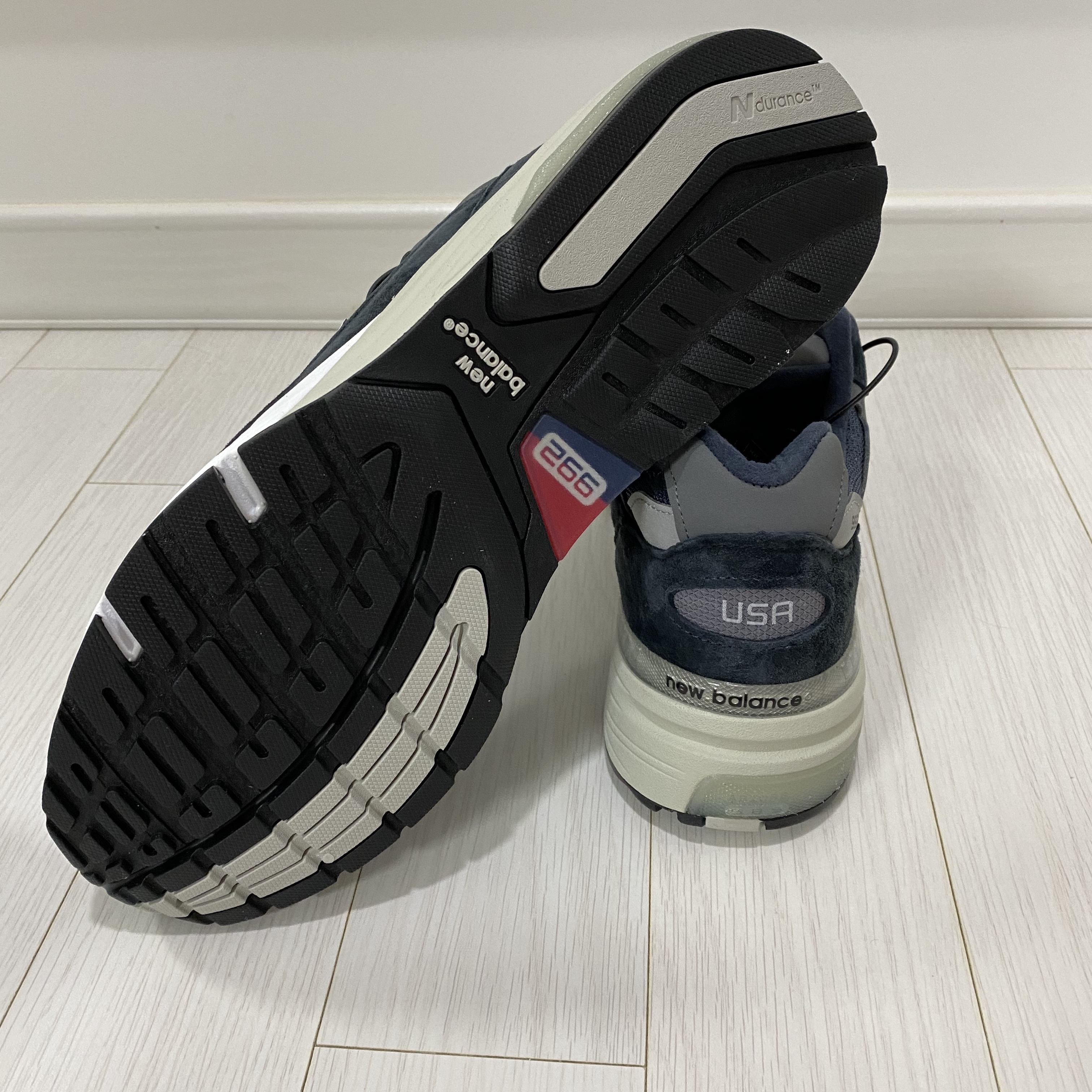 New Balance 992 Made in USA Navy 착용 스타일 - 3