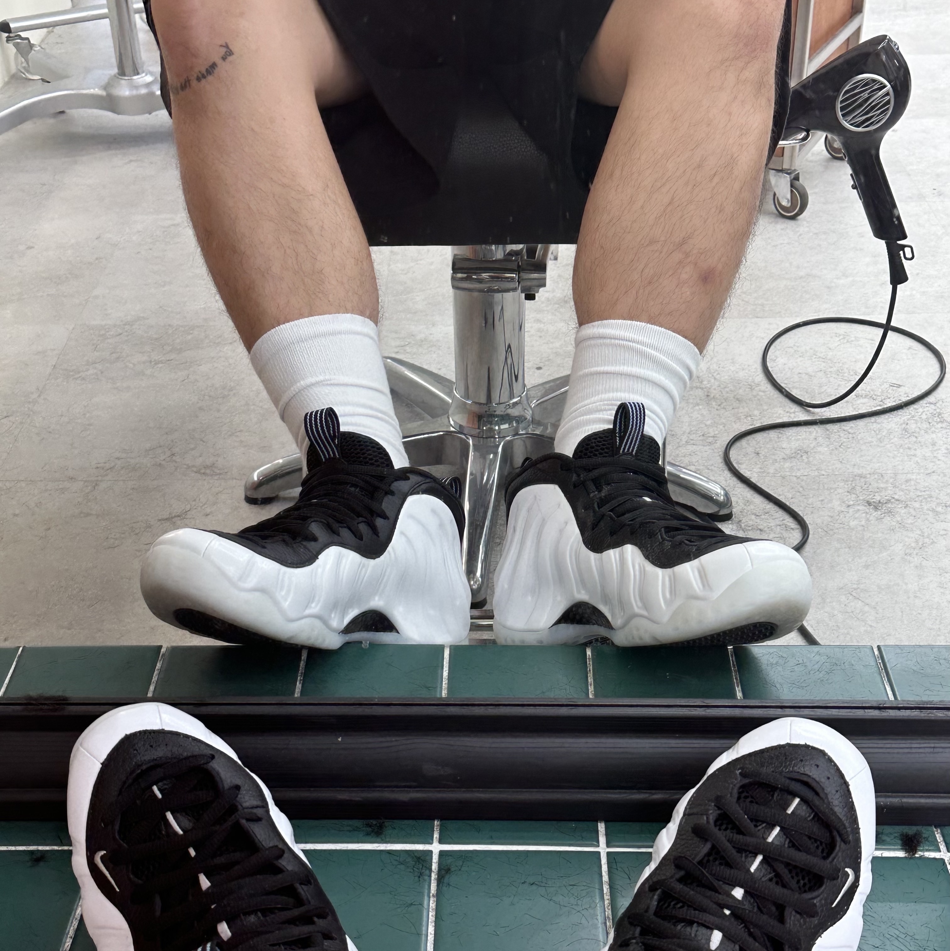 Nike Air Foamposite One White and Black 착용 스타일