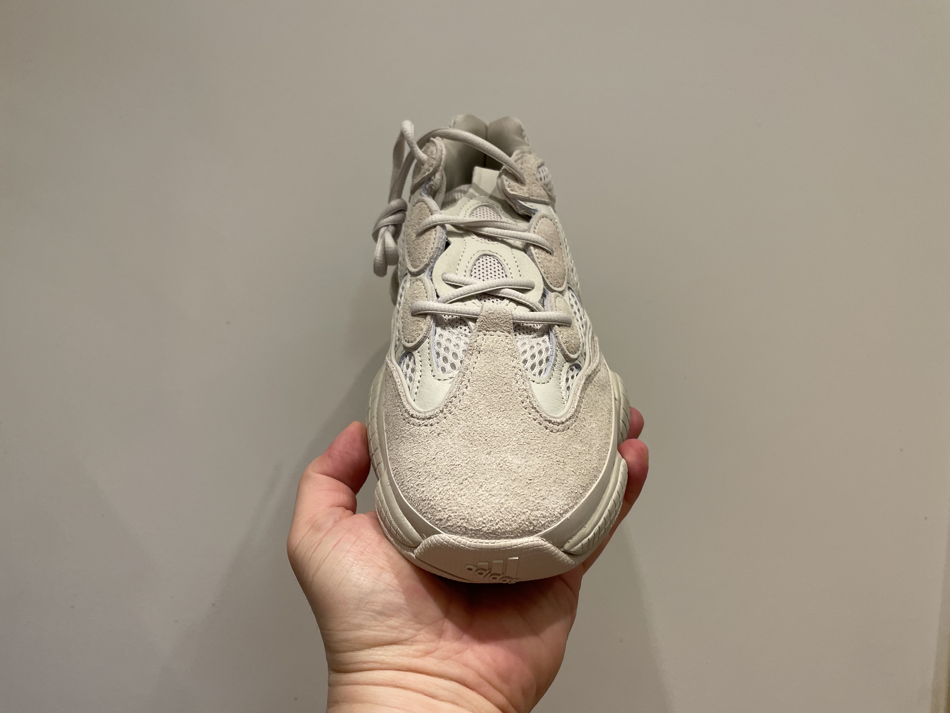 Adidas Yeezy 500 Blush 2022 착용 스타일 - 4