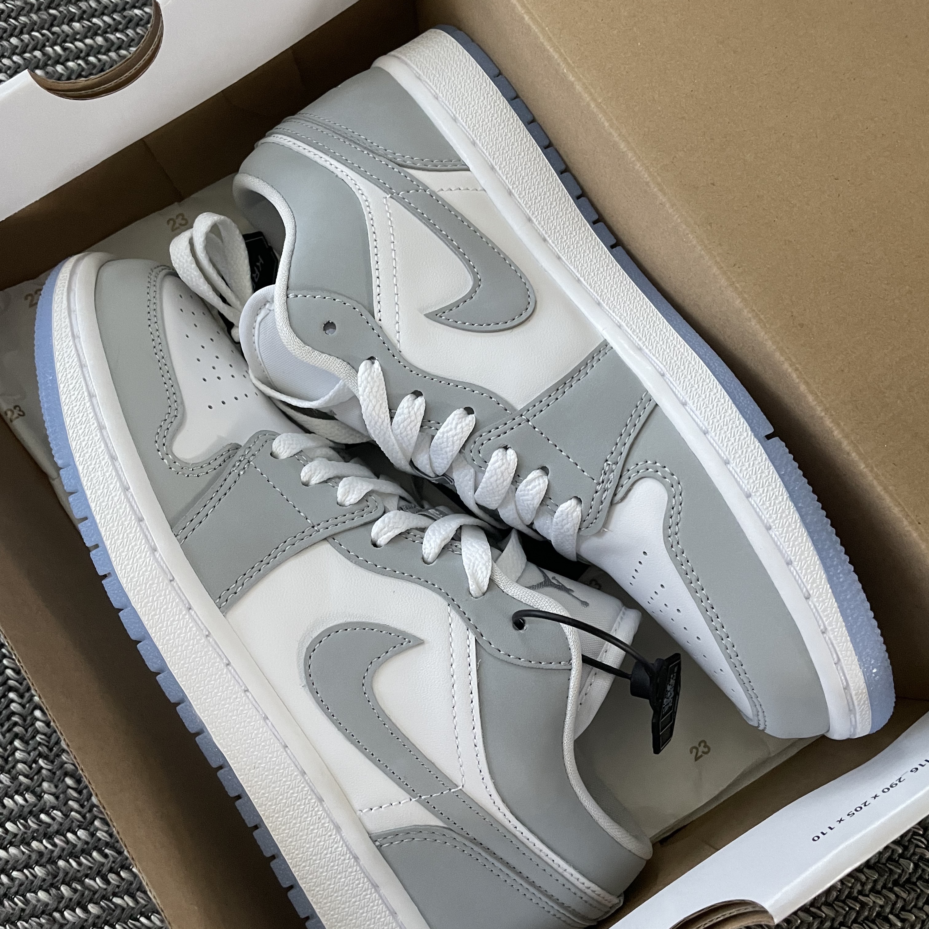 (W) Jordan 1 Low White Wolf Grey 착용 스타일