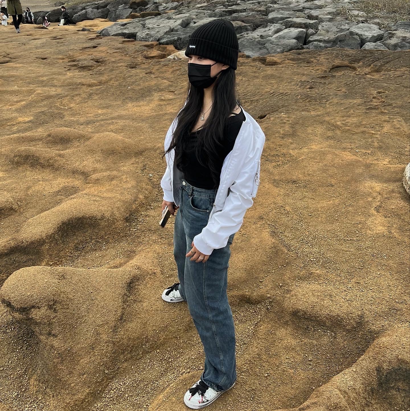 Supreme Overdyed Beanie Black 착용 스타일