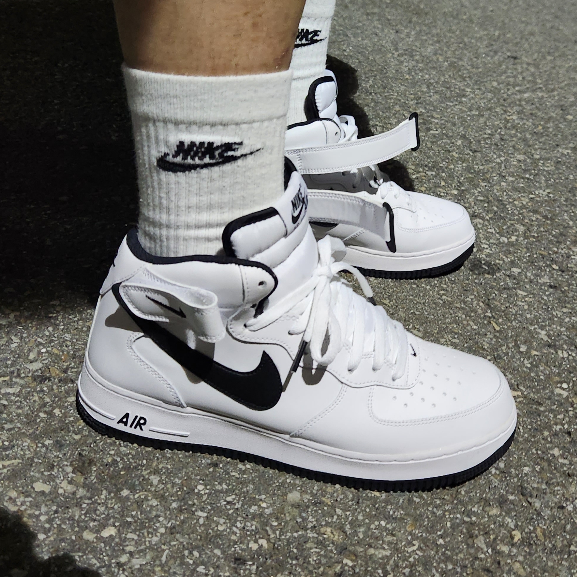 Nike Air Force 1 Mid '07 White Black 착용 스타일 - 4