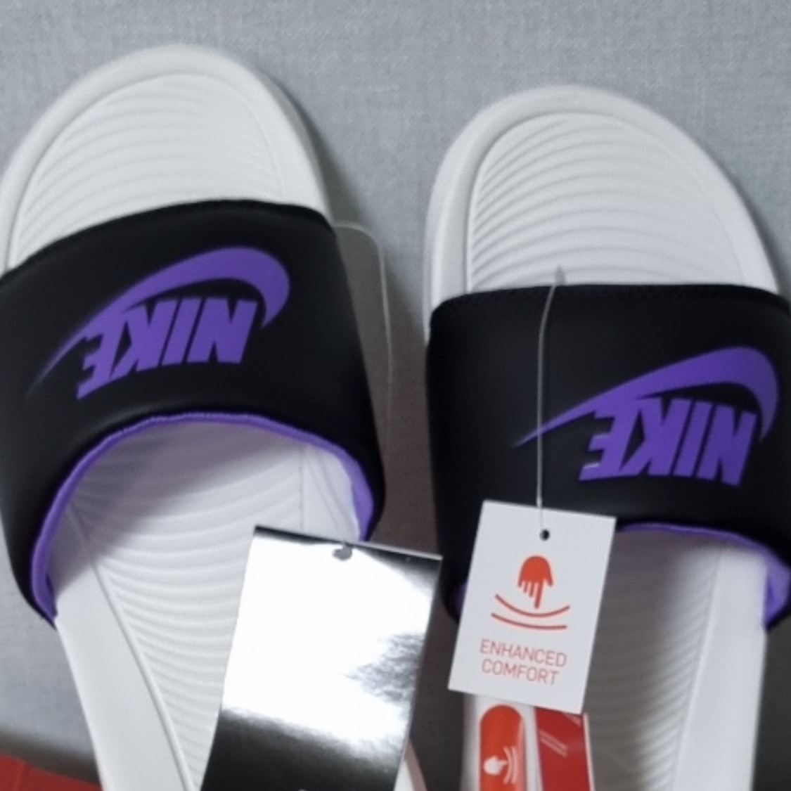 Nike Victori One Slide Black Action Grape 착용 스타일