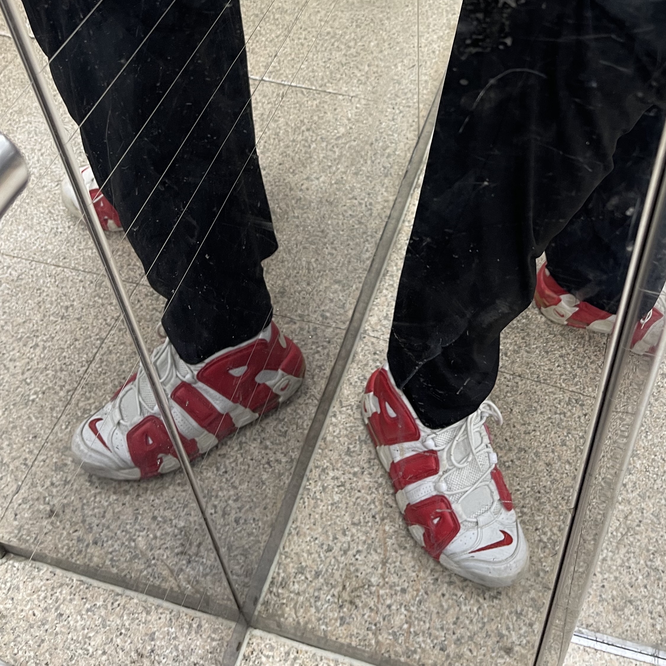 Nike Air More Uptempo Varsity Red 착용 스타일