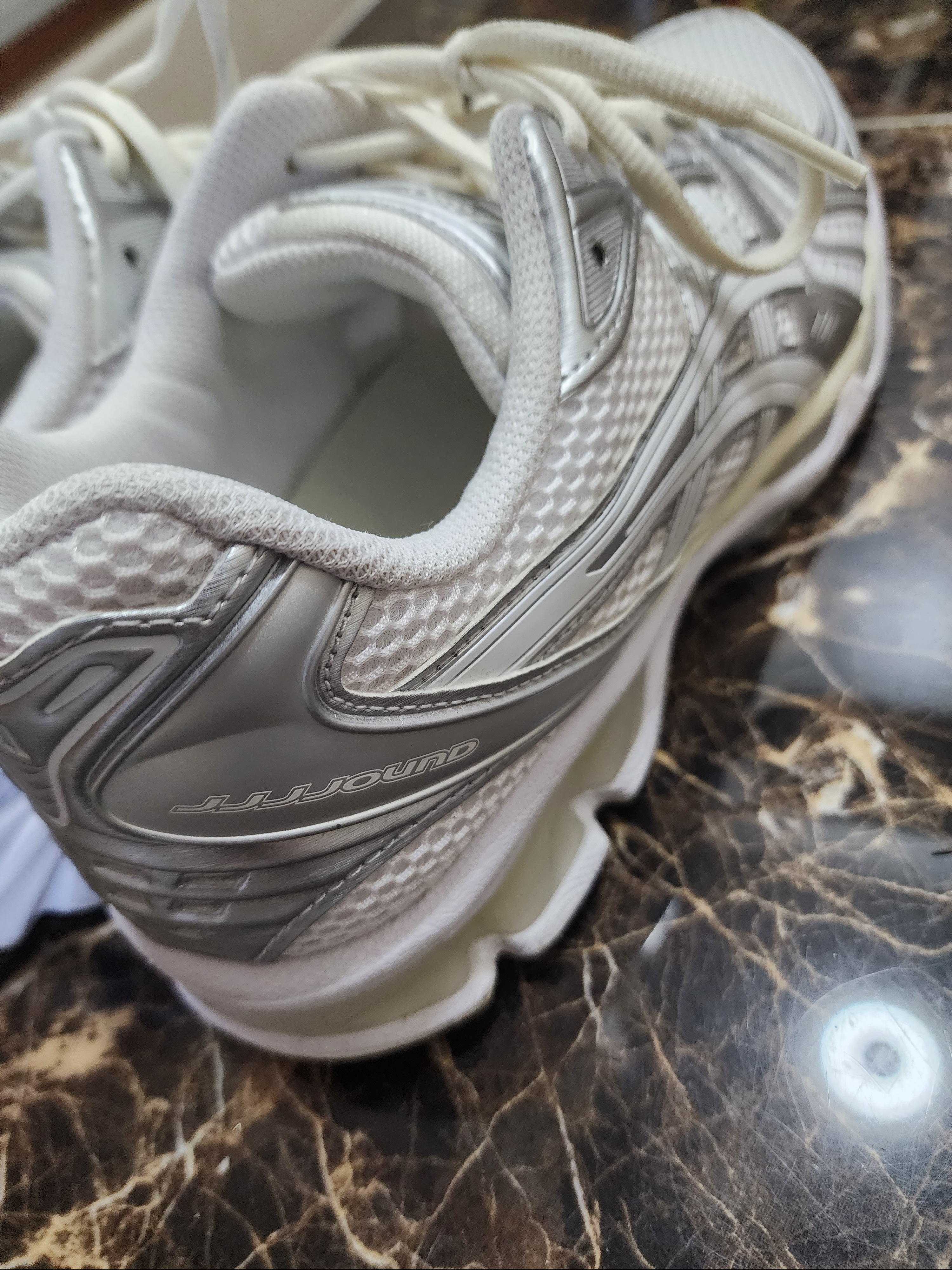 Asics x JJJJound Gel-Kayano 14 Silver White 착용 스타일