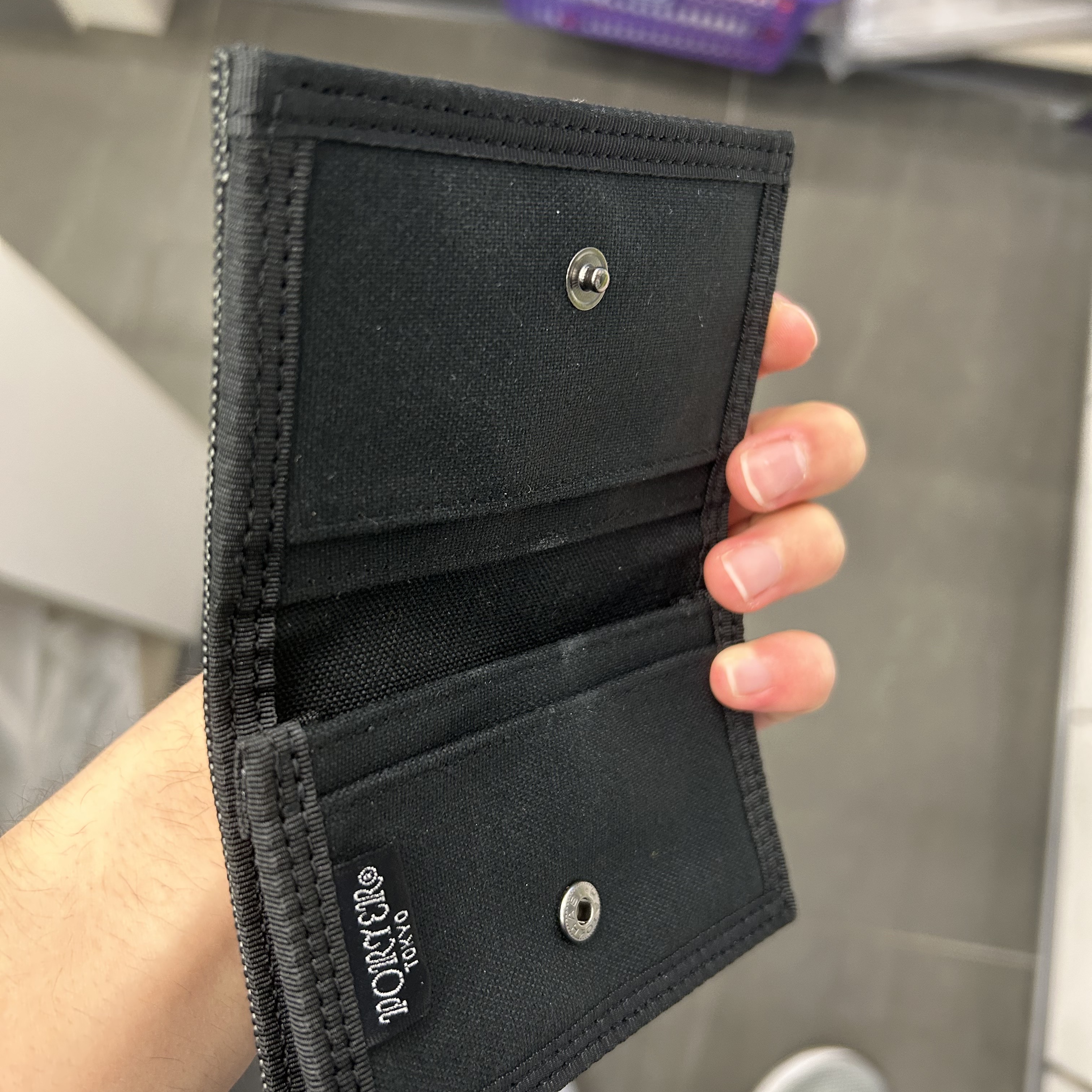 Porter Smoky Card Case Black 착용 스타일 - 3