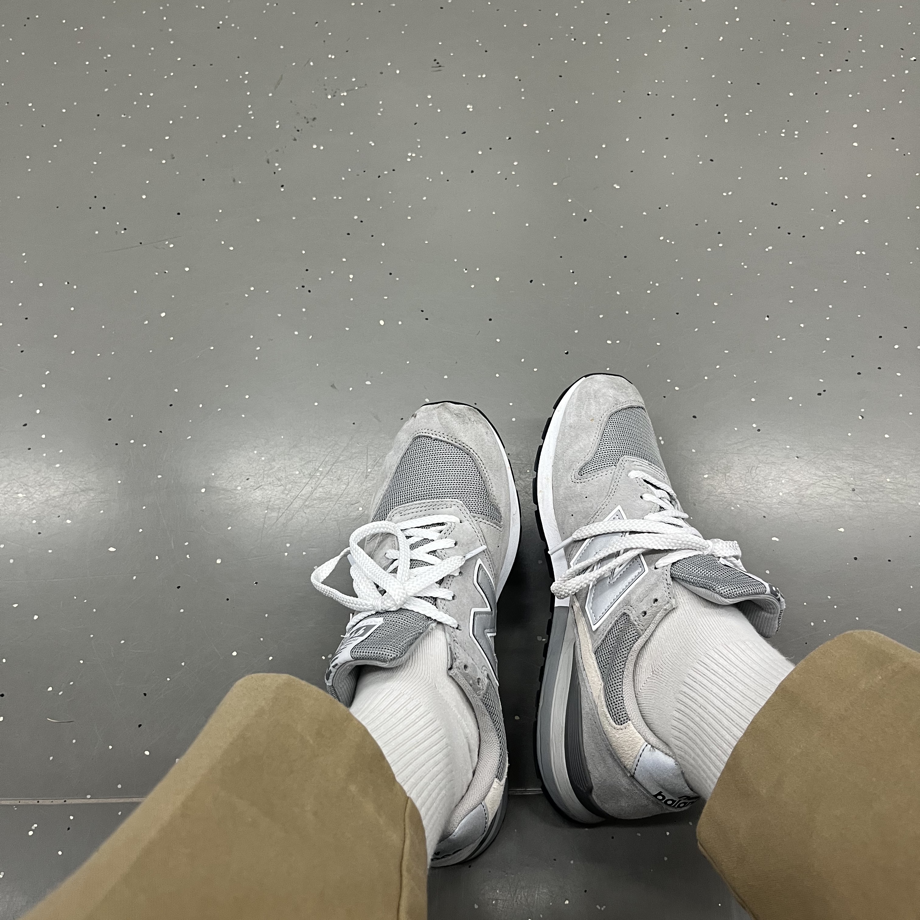New Balance 996 Grey 착용 스타일