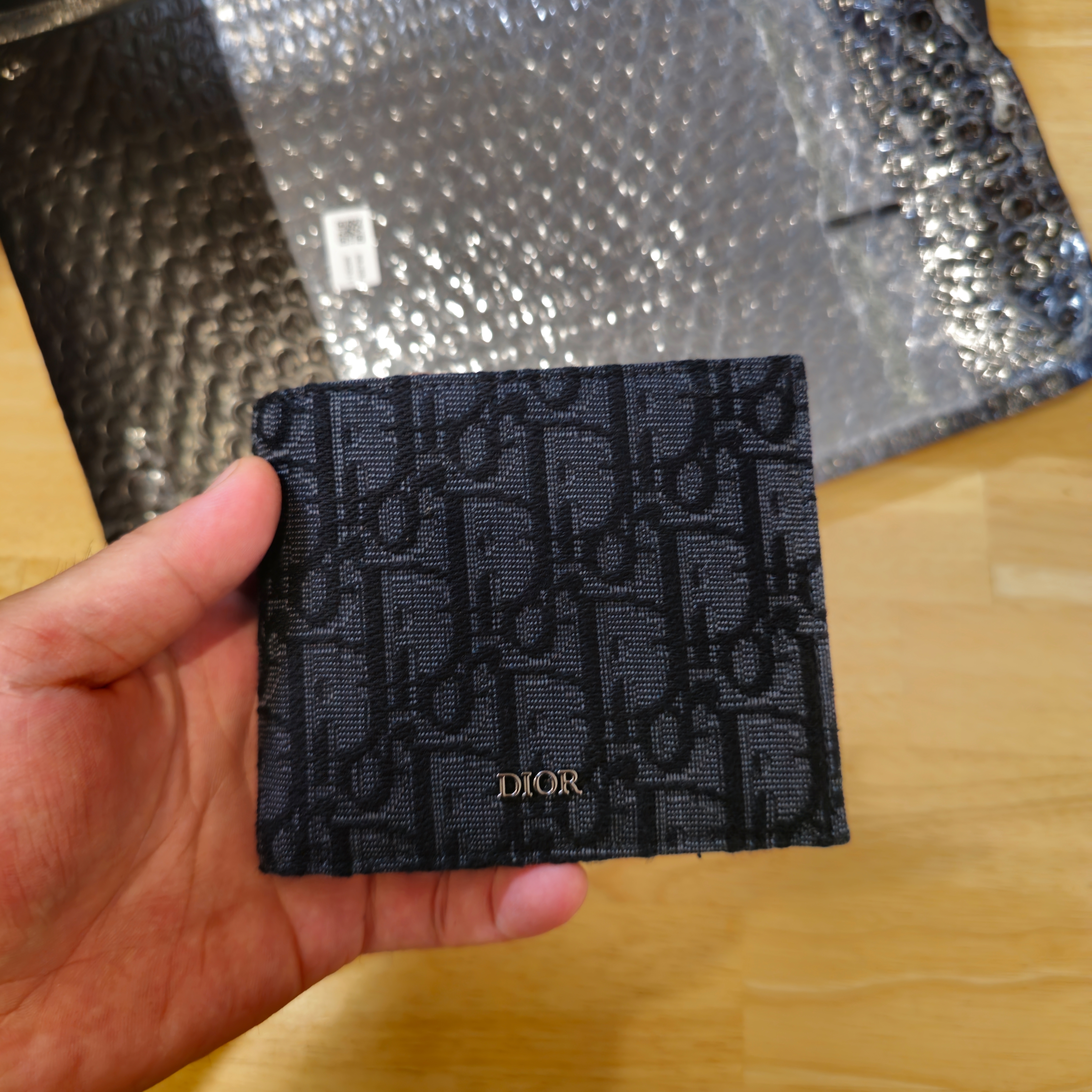 Dior Wallet Black Dior Oblique Jacquard 착용 스타일