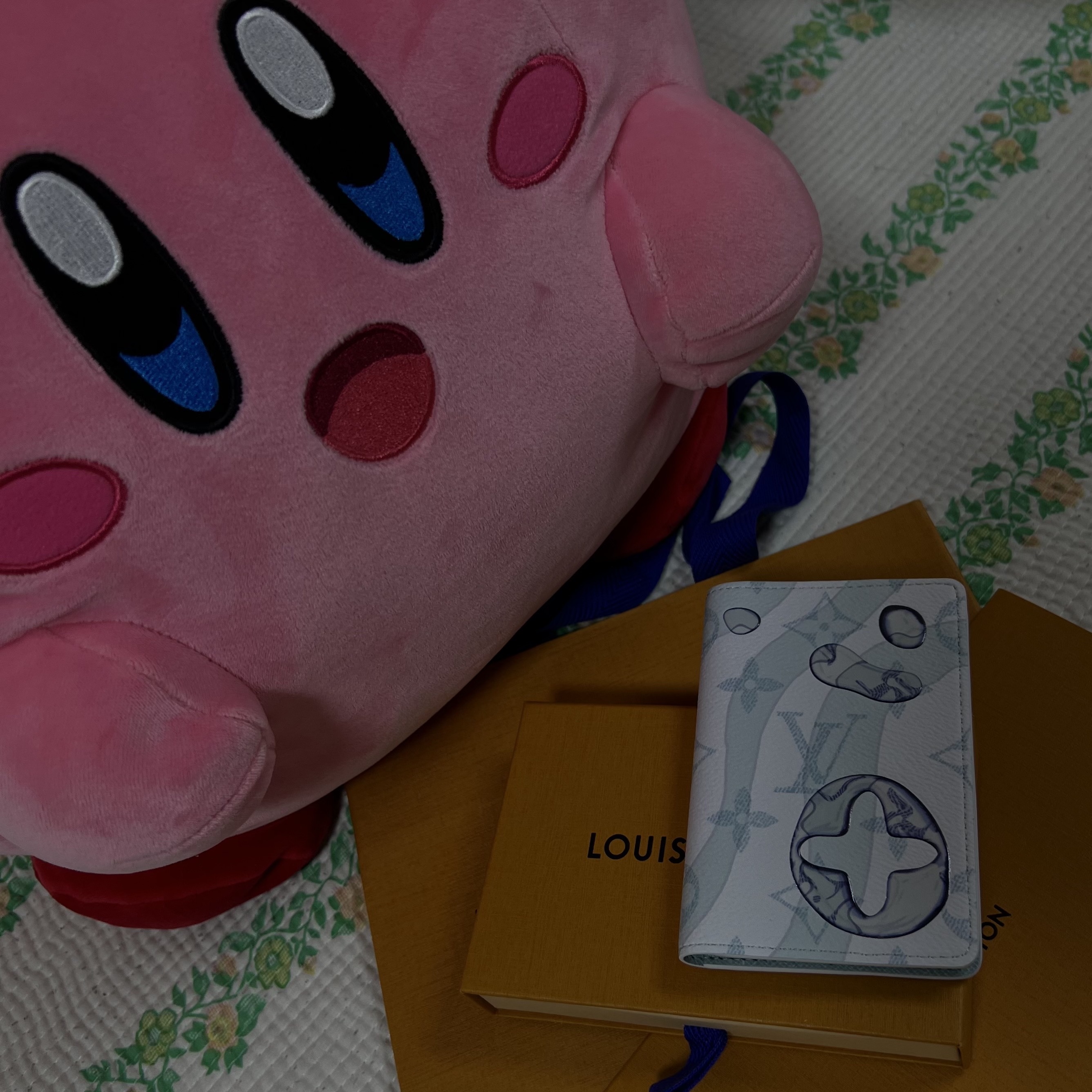 Louis Vuitton Pocket Organizer Monogram Aquagarden Crystal Blue 착용 스타일 - 3