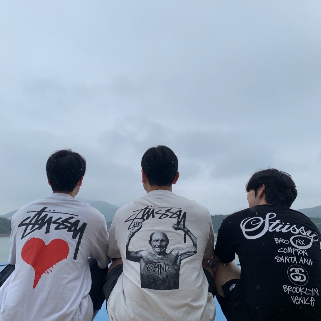 Stussy x Martine Rose Stand Firm Pigment Dyed T-Shirt Natural, Stussy Stock Heart T-Shirt White 착용 스타일 - 1