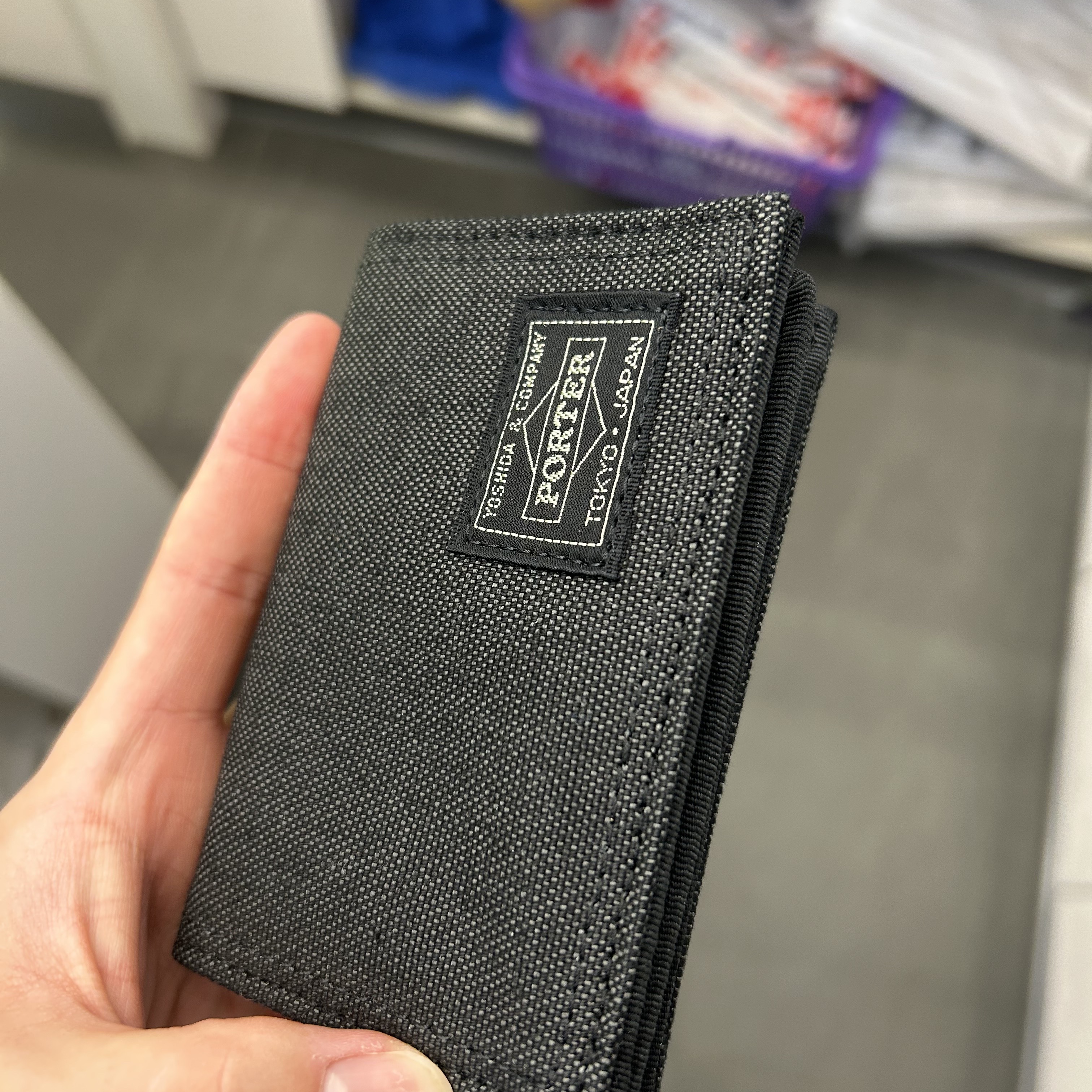 Porter Smoky Card Case Black 착용 스타일 - 2