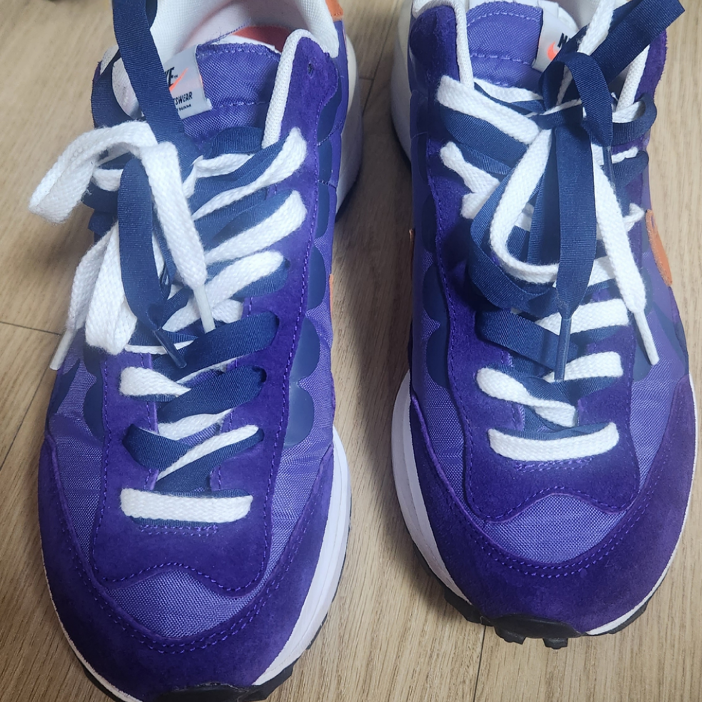 Nike x Sacai VaporWaffle Dark Iris 착용 스타일 - 1