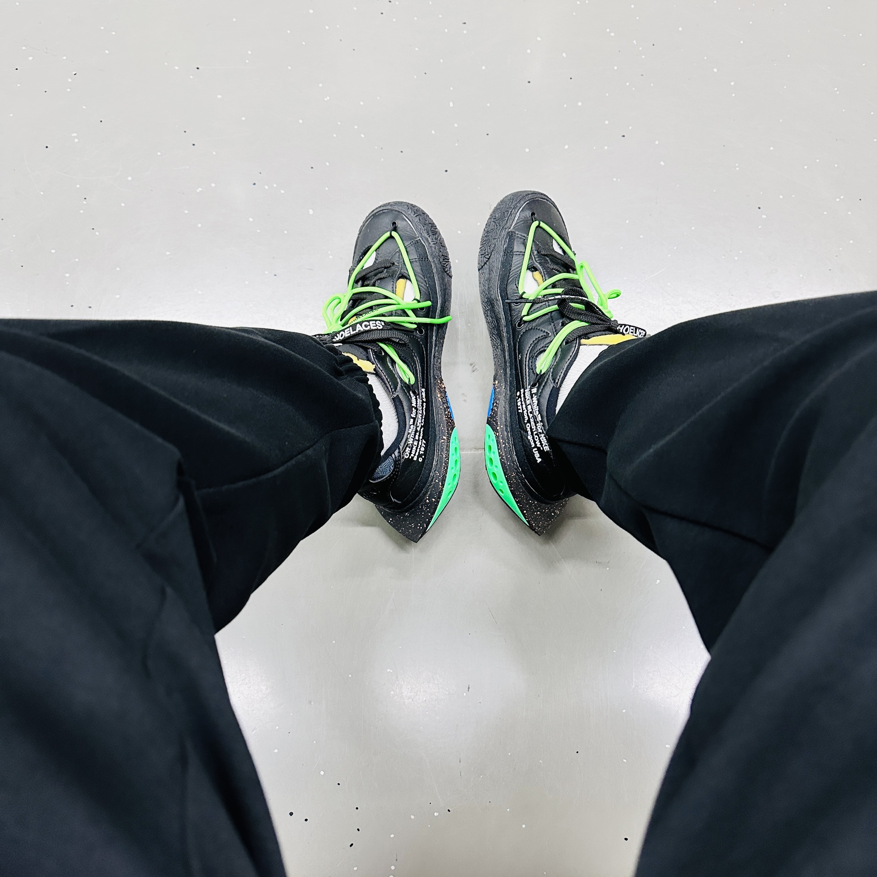 Nike x Off-White Blazer Low '77 Black and Electro Green 착용 스타일