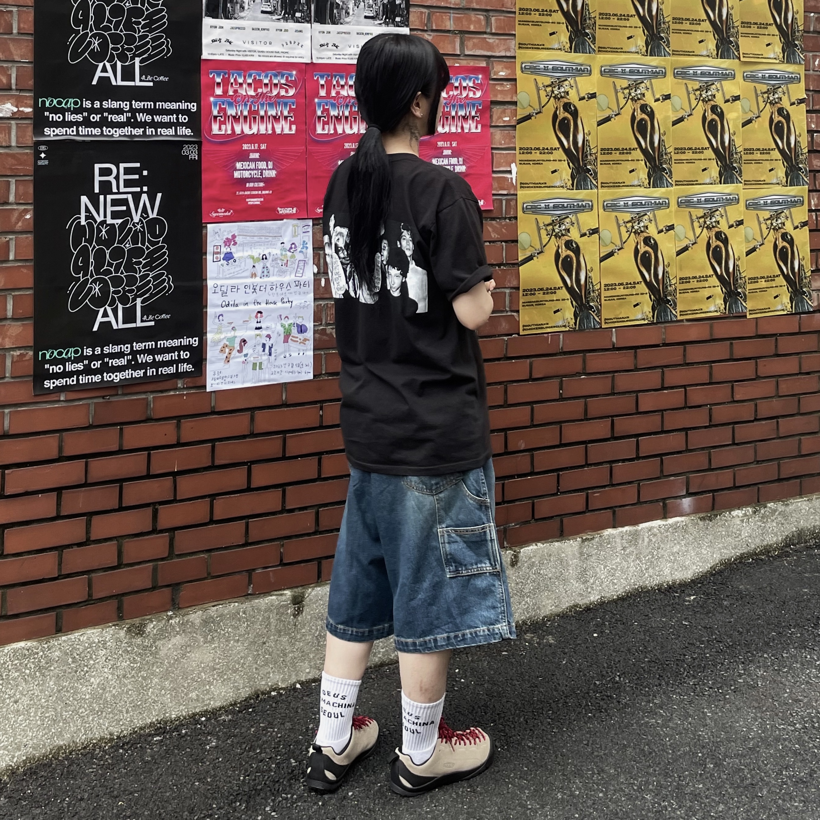 Keen Jasper Suede Sneakers Silver Mink, Stussy x Martine Rose Collage Pigment Dyed T-Shirt Black 착용 스타일