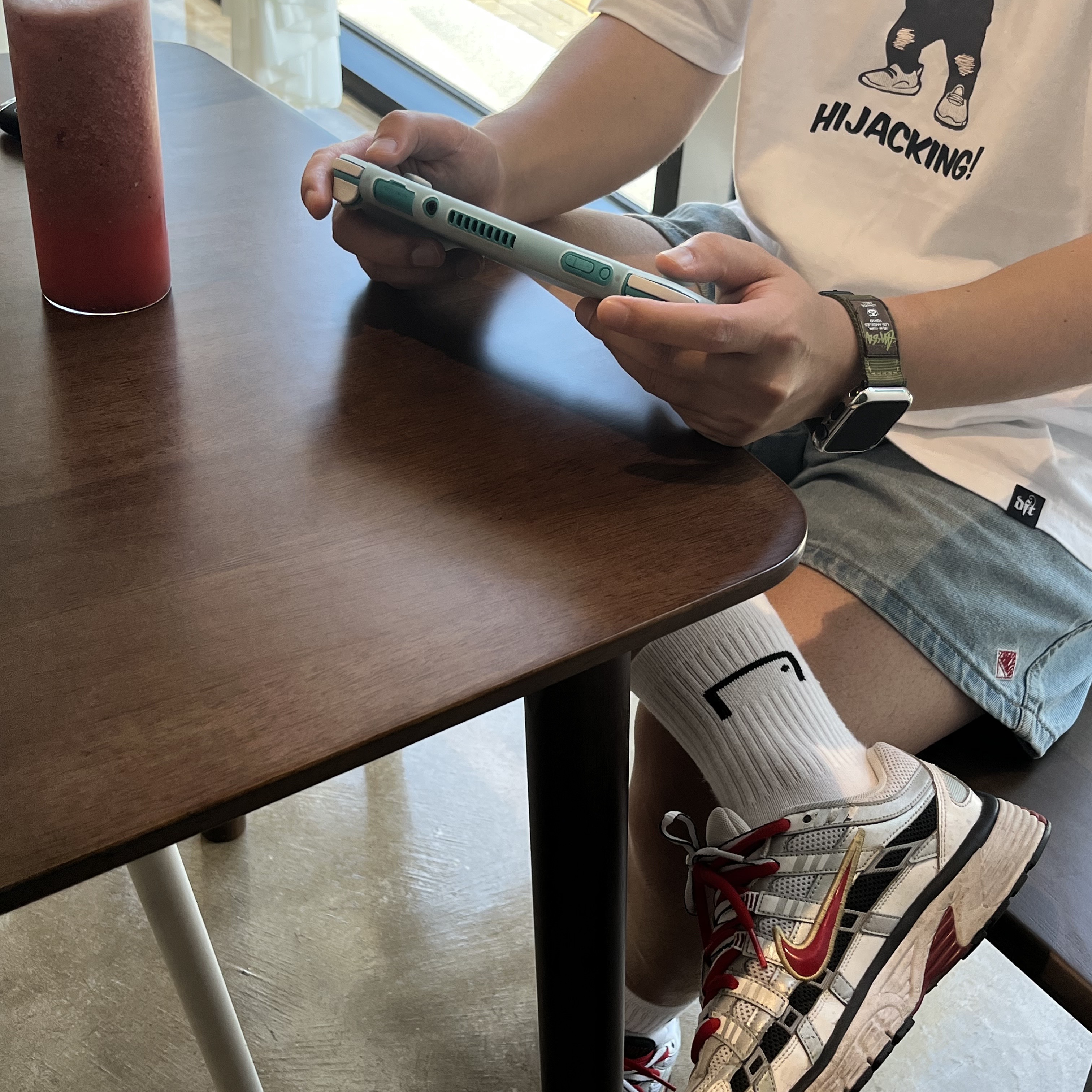 (W) Nike P-6000 Metallic Silver Red 착용 스타일