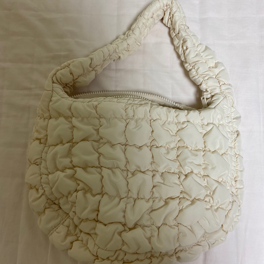 COS Quilted Mini Bag Cream 착용 스타일