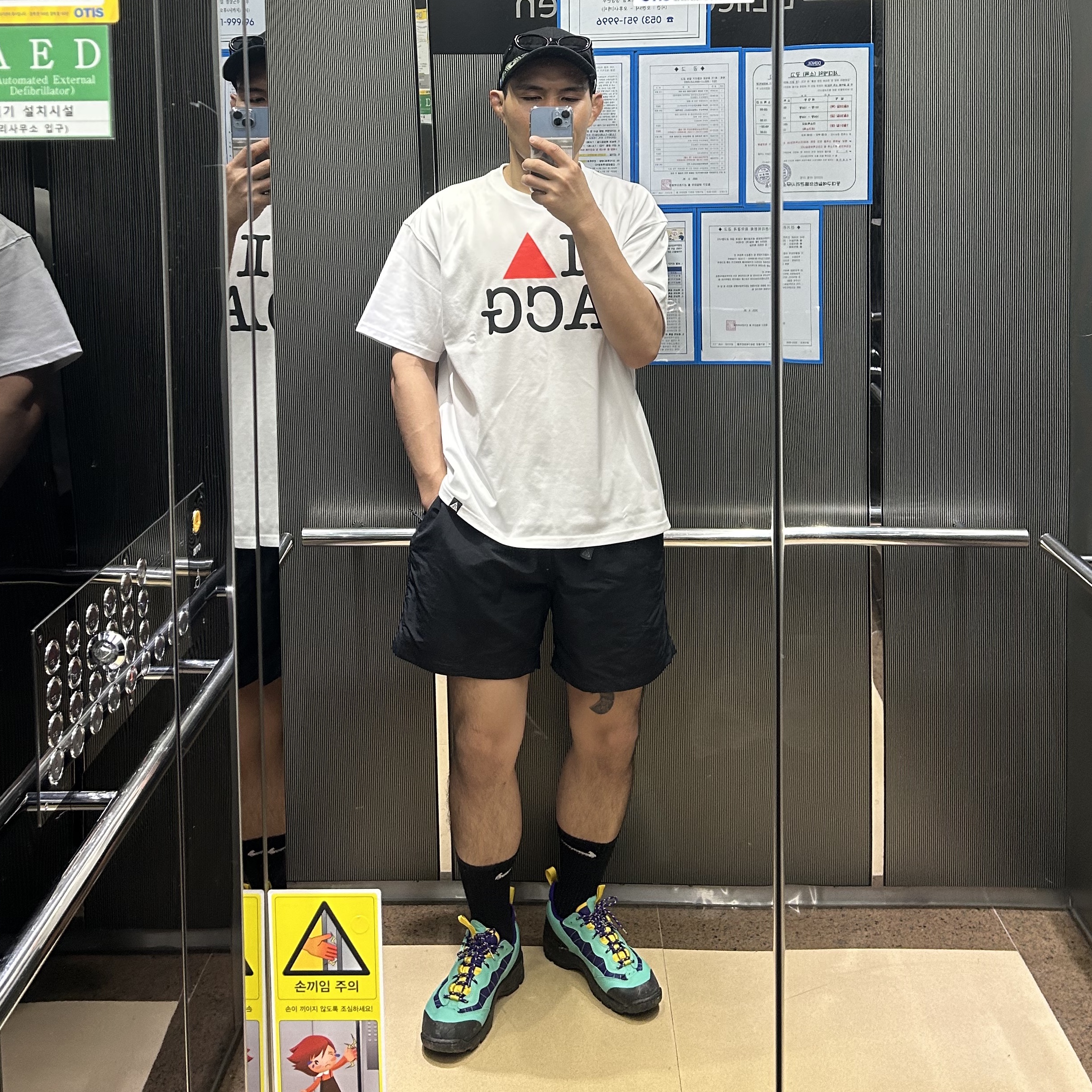 Nike NRG Heart ACG T-Shirt White - Asia, Nike ACG Air Mada Light Menta Black 착용 스타일
