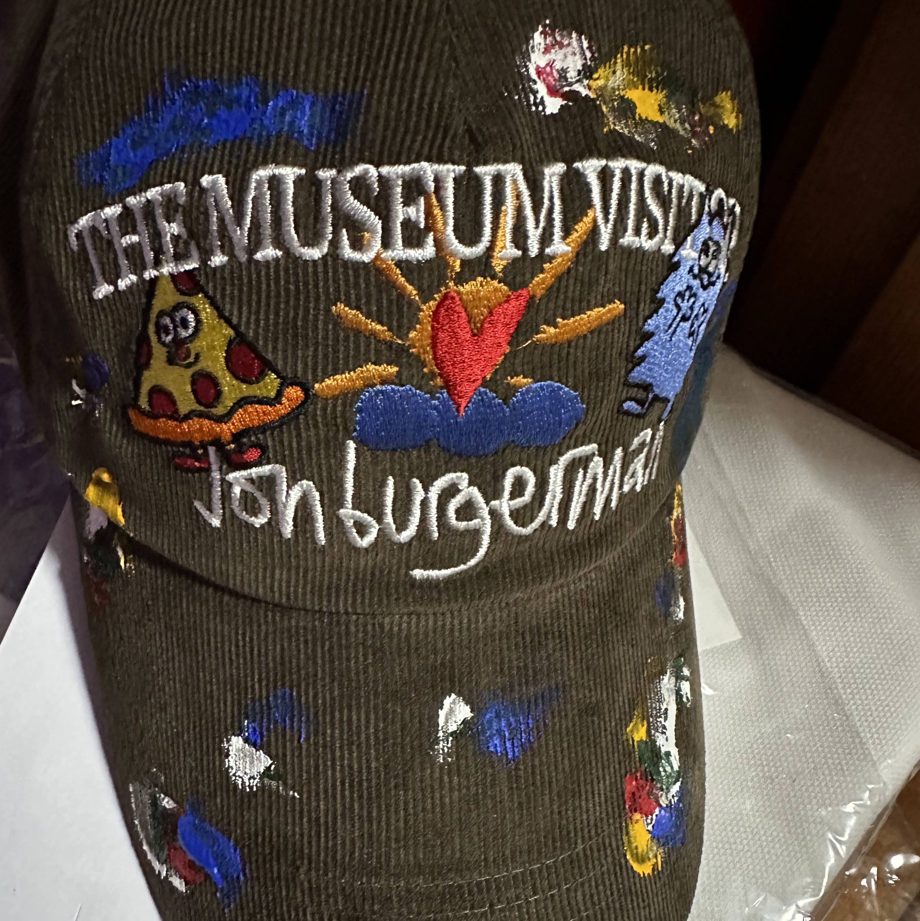 The Museum Visitor x Jon Burgerman Hand Painted Pizza & Poch Corduroy Ball Cap Brown 착용 스타일
