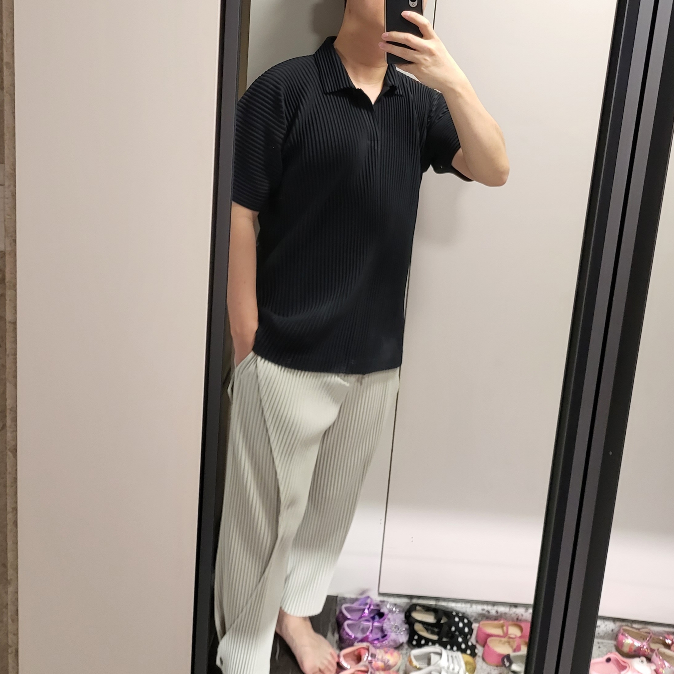 Homme Plisse Issey Miyake Basics Polo Black, Homme Plisse Issey Miyake Tailored Pleats 1 Pants Silver Grey 착용 스타일 - 2