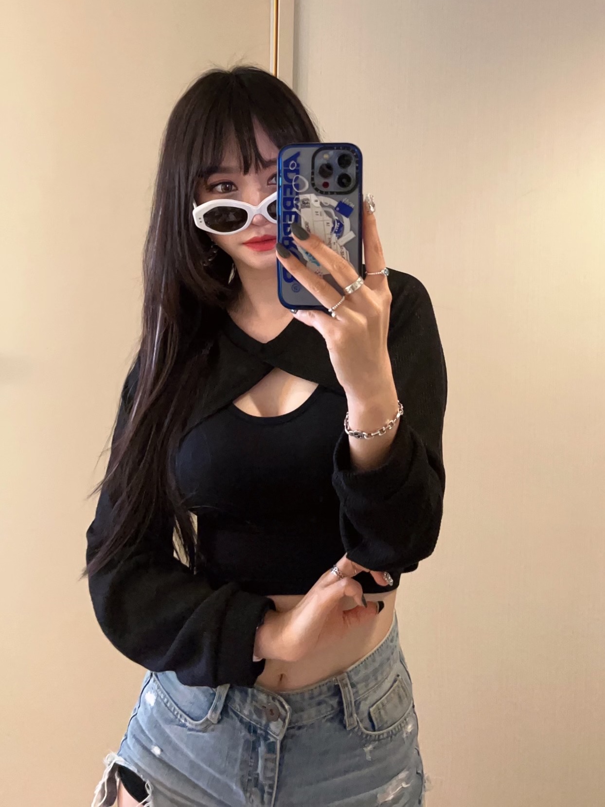 Supreme Nomi Sunglasses White - 23SS, Casetify x Ader Error iPhone Sticker Magsafe Case Clear 착용 스타일 - 1